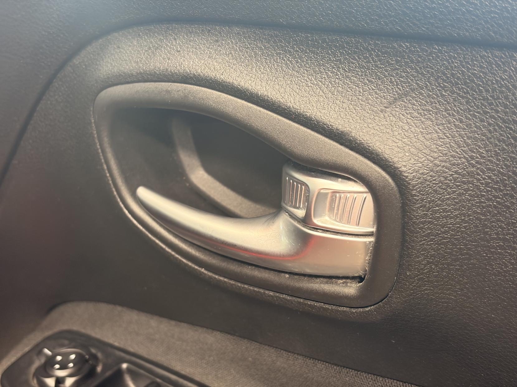 Jeep Renegade - Image 19