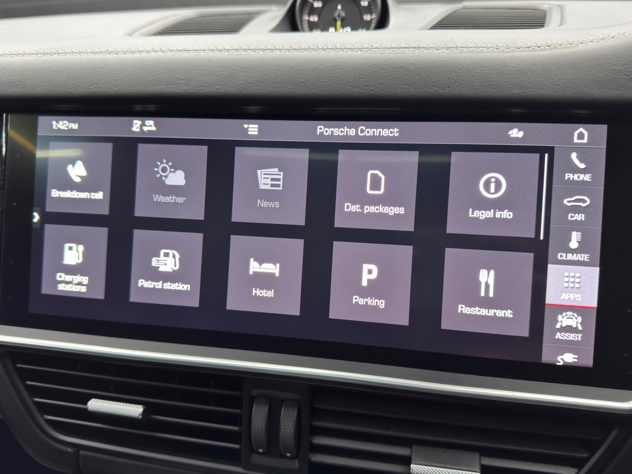 Porsche Cayenne - Image 35