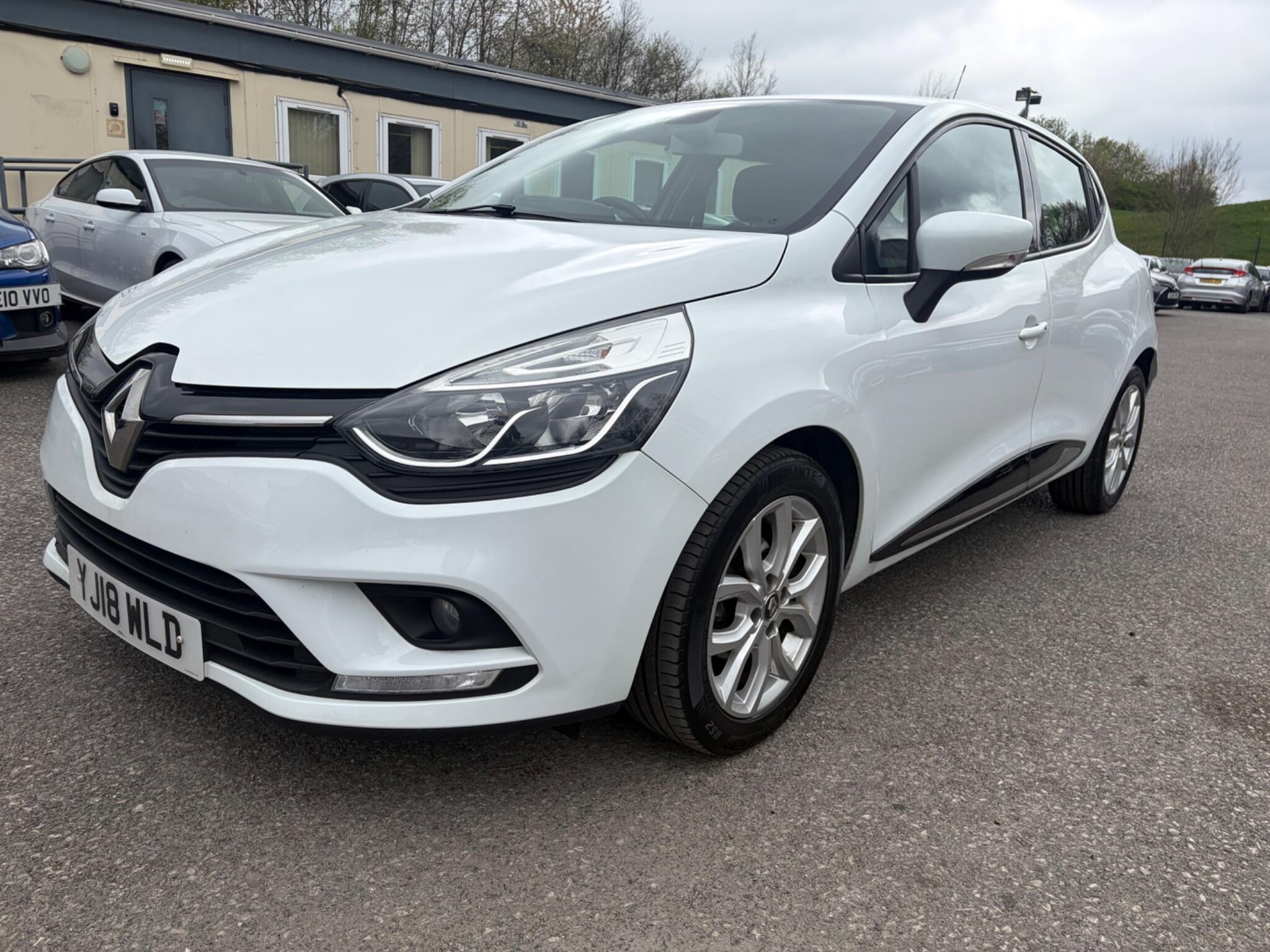 Renault Clio - Image 8