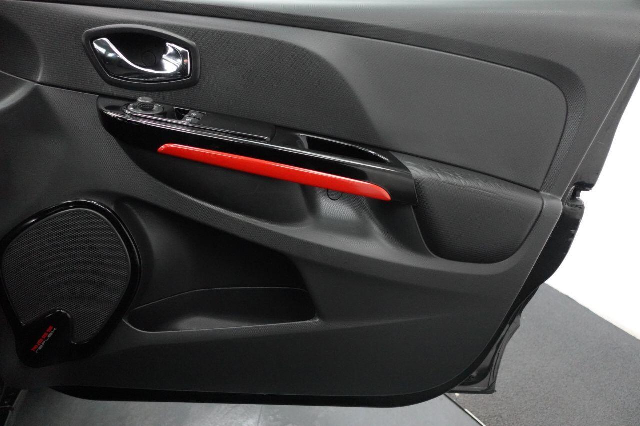 Renault Clio - Image 17