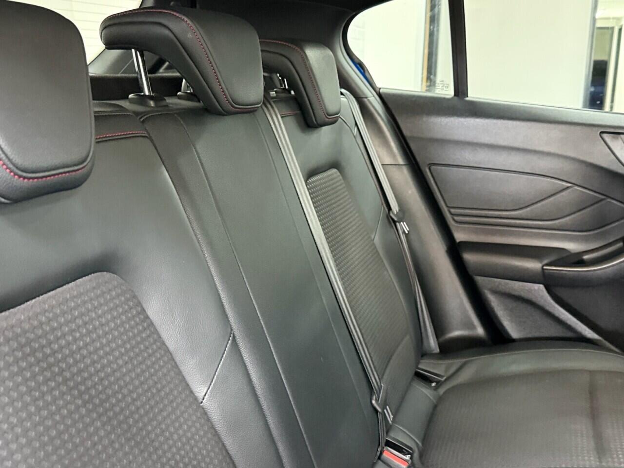 Ford Focus - Image 28