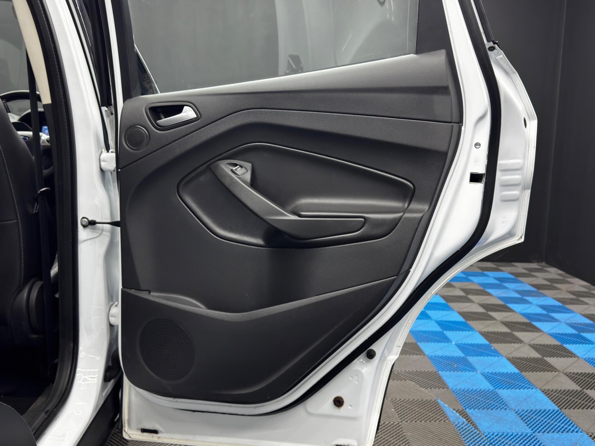 Ford Kuga - Image 39