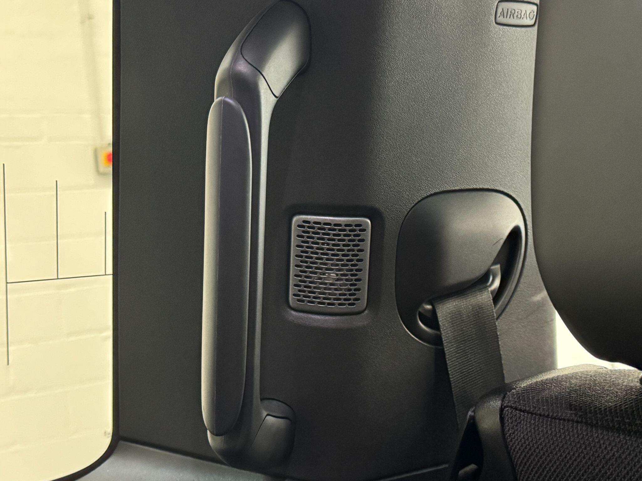 Land Rover Defender 90 - Image 85