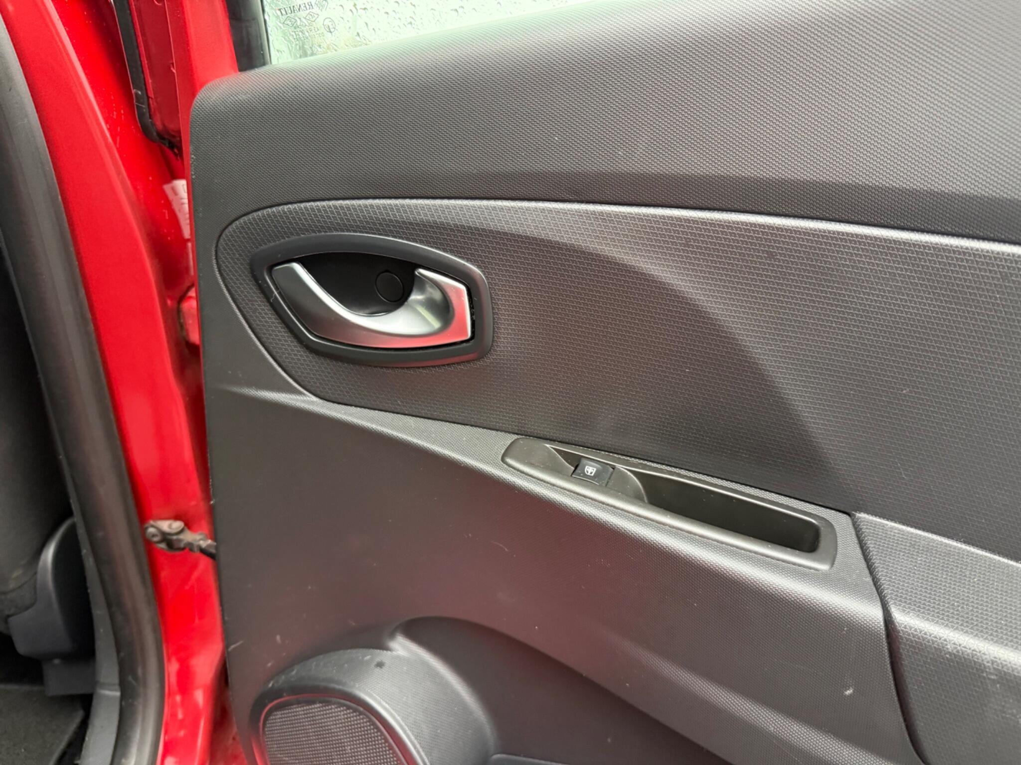 Renault Clio - Image 20