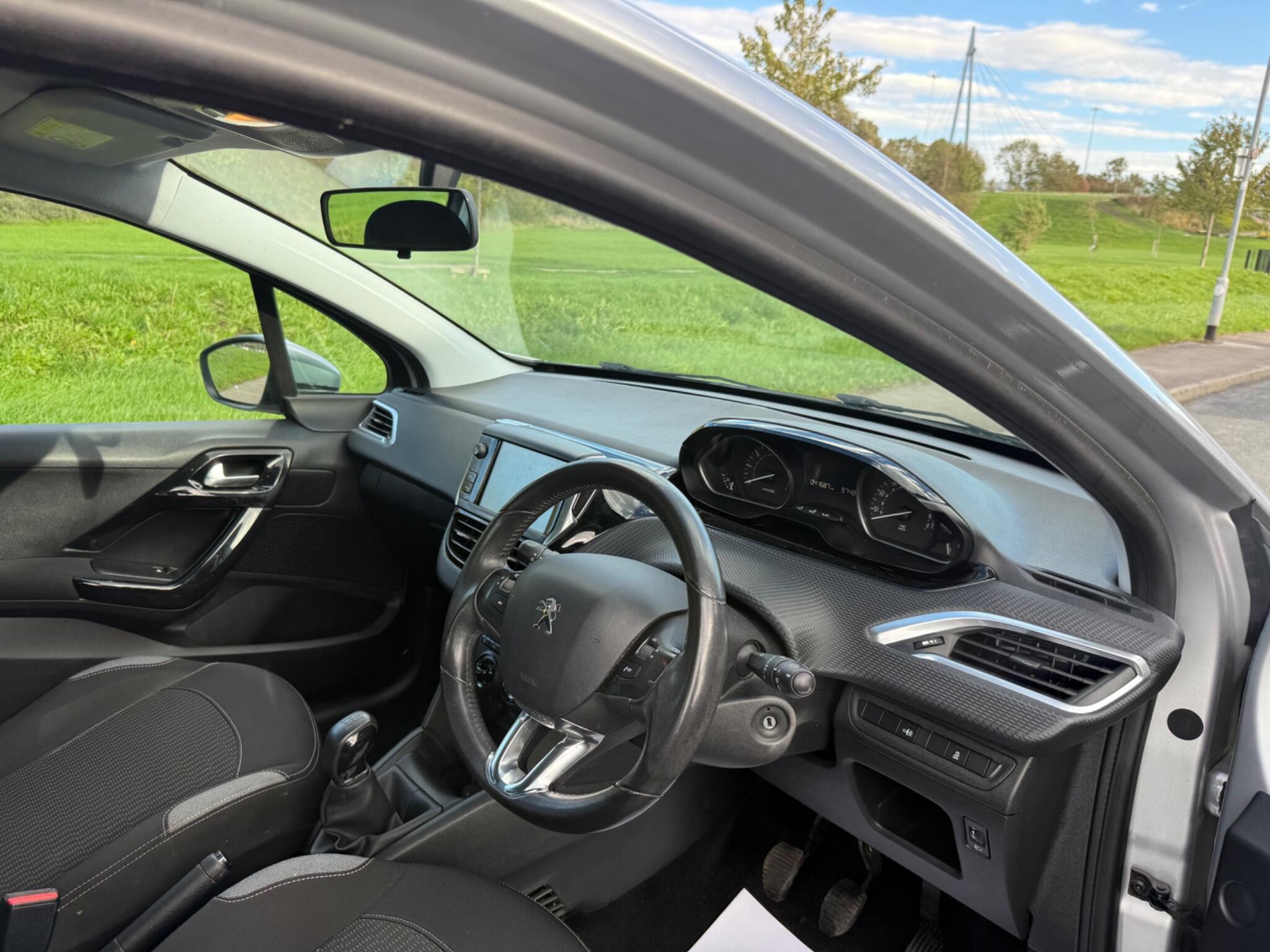 Peugeot 208 - Image 19