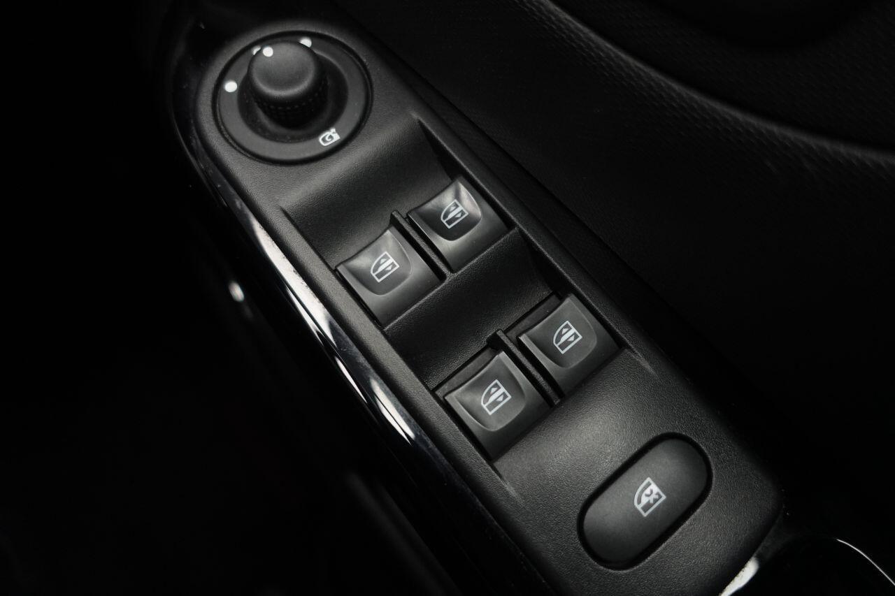 Renault Captur - Image 45