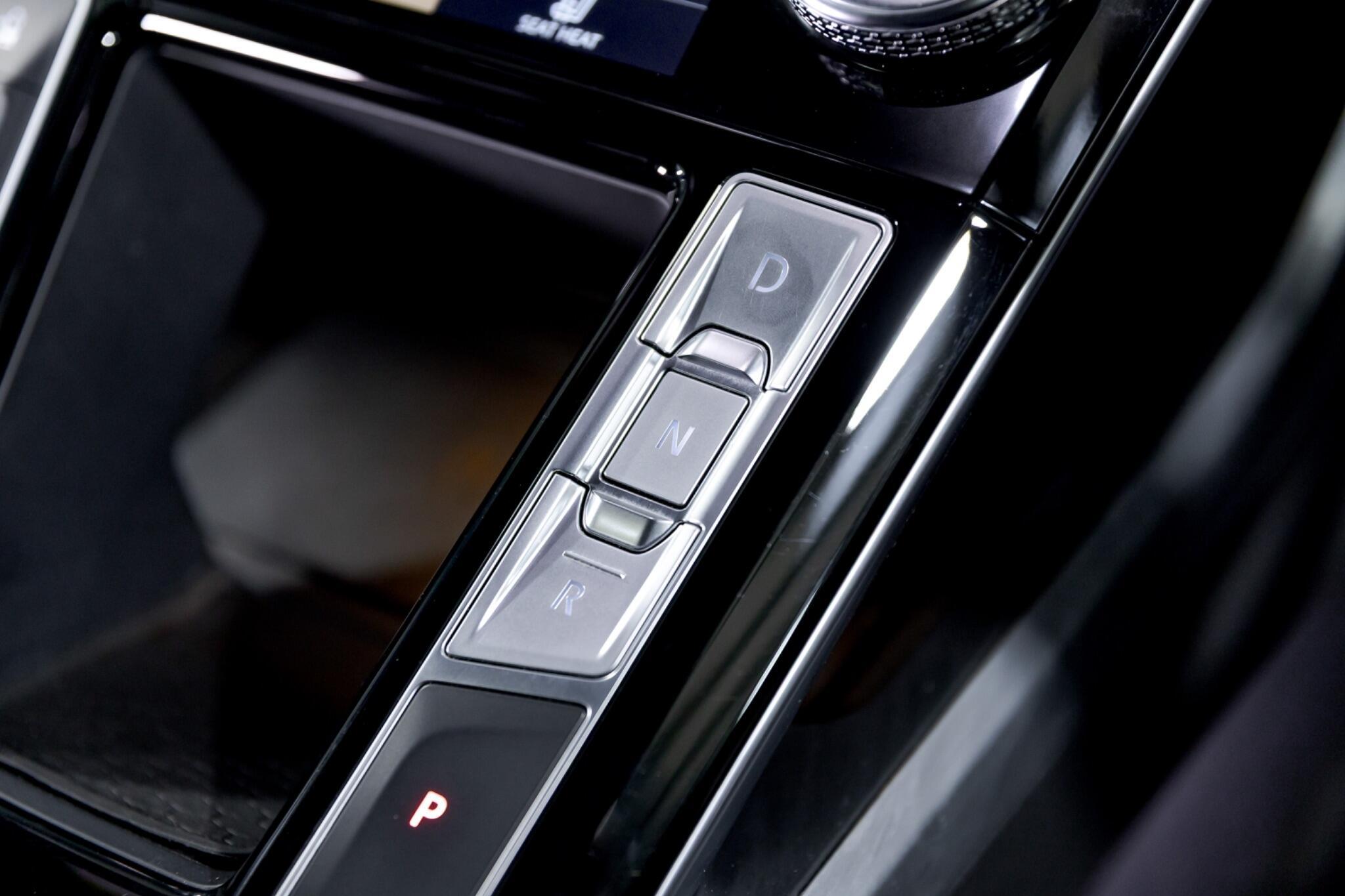 Jaguar I-Pace - Image 52