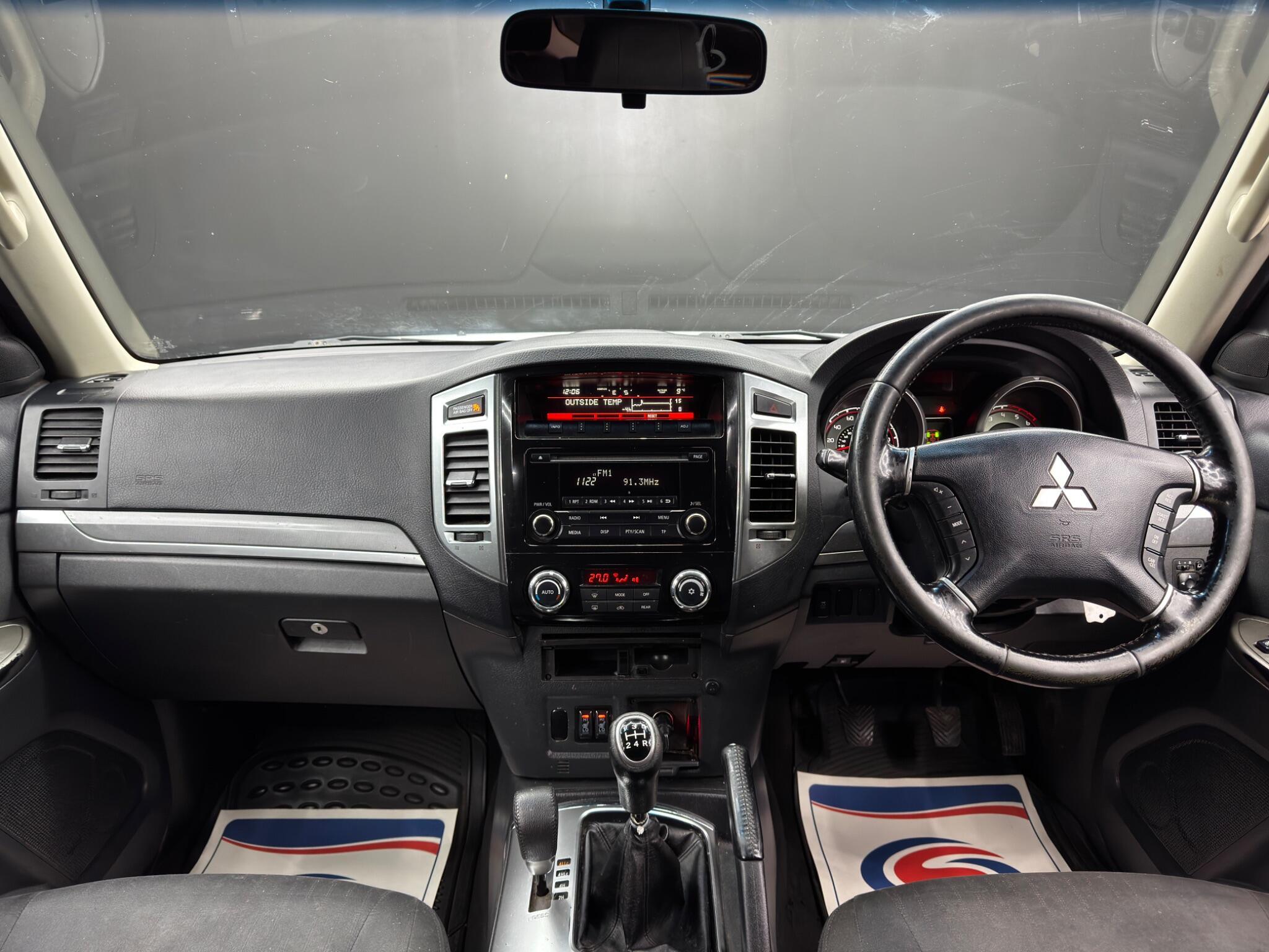 Mitsubishi Shogun - Image 10