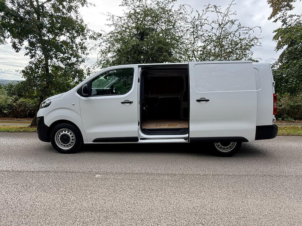 Vauxhall Vivaro - Image 11