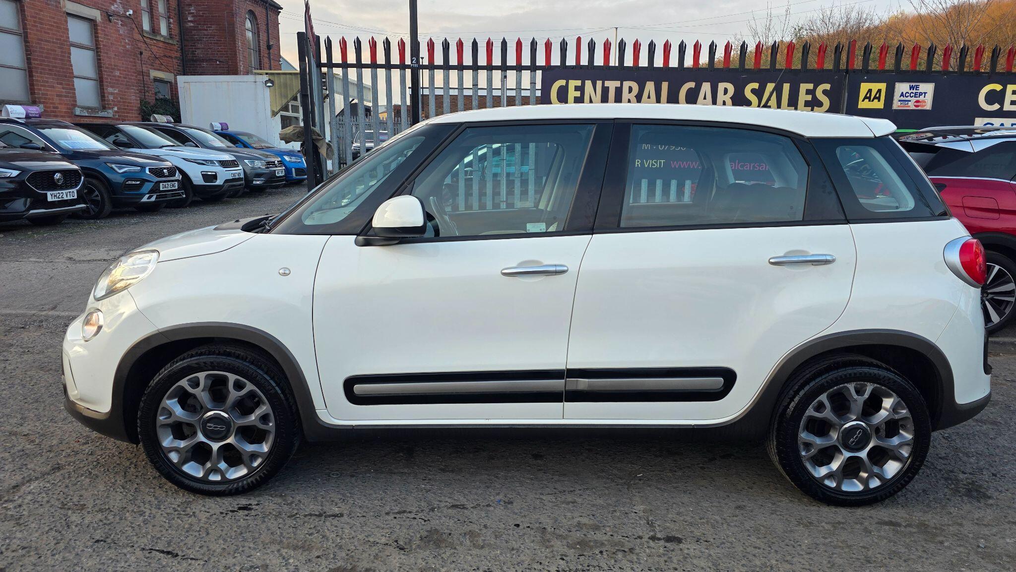 Fiat 500L - Image 16