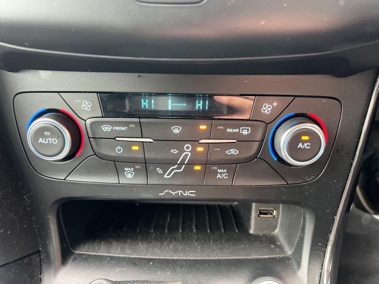 Ford Focus - Image 24