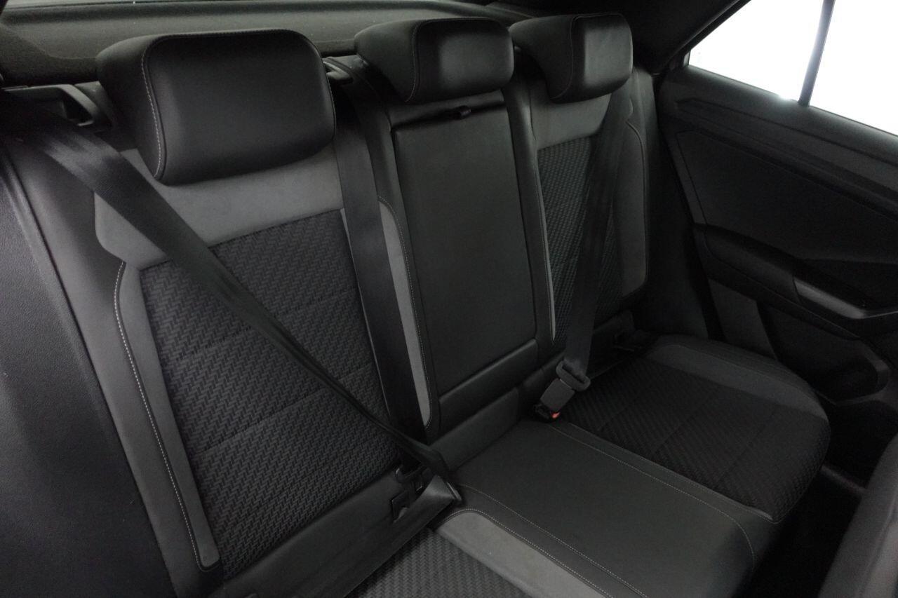 Volkswagen T-Roc - Image 18