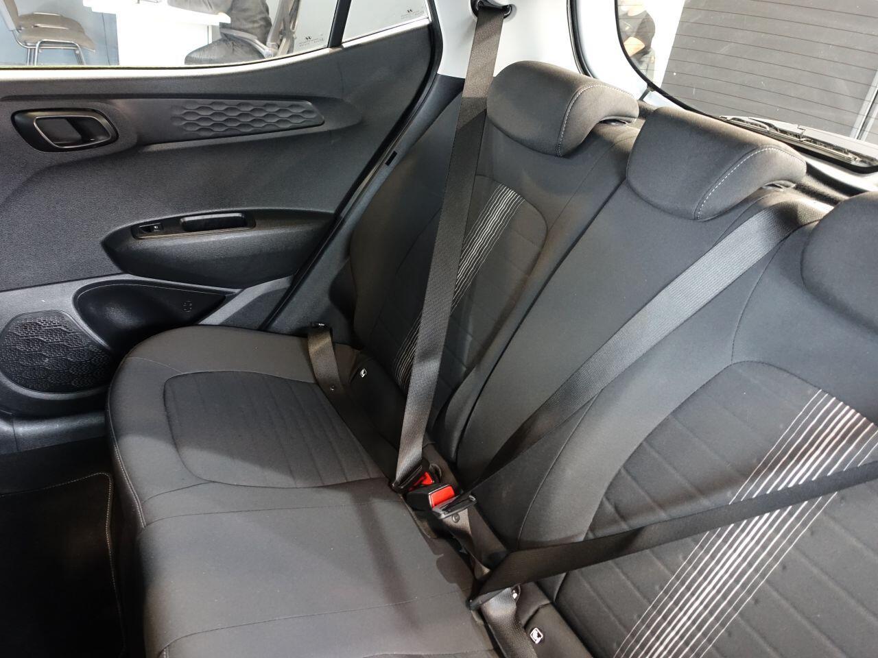 Hyundai i10 - Image 17