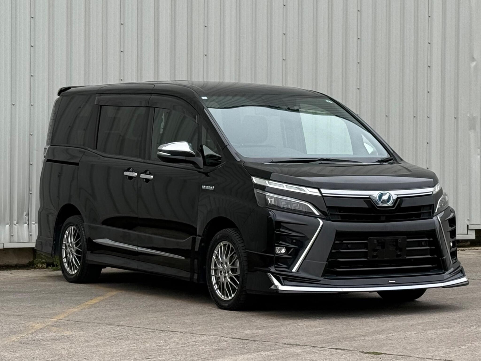 Toyota Voxy - Image 6