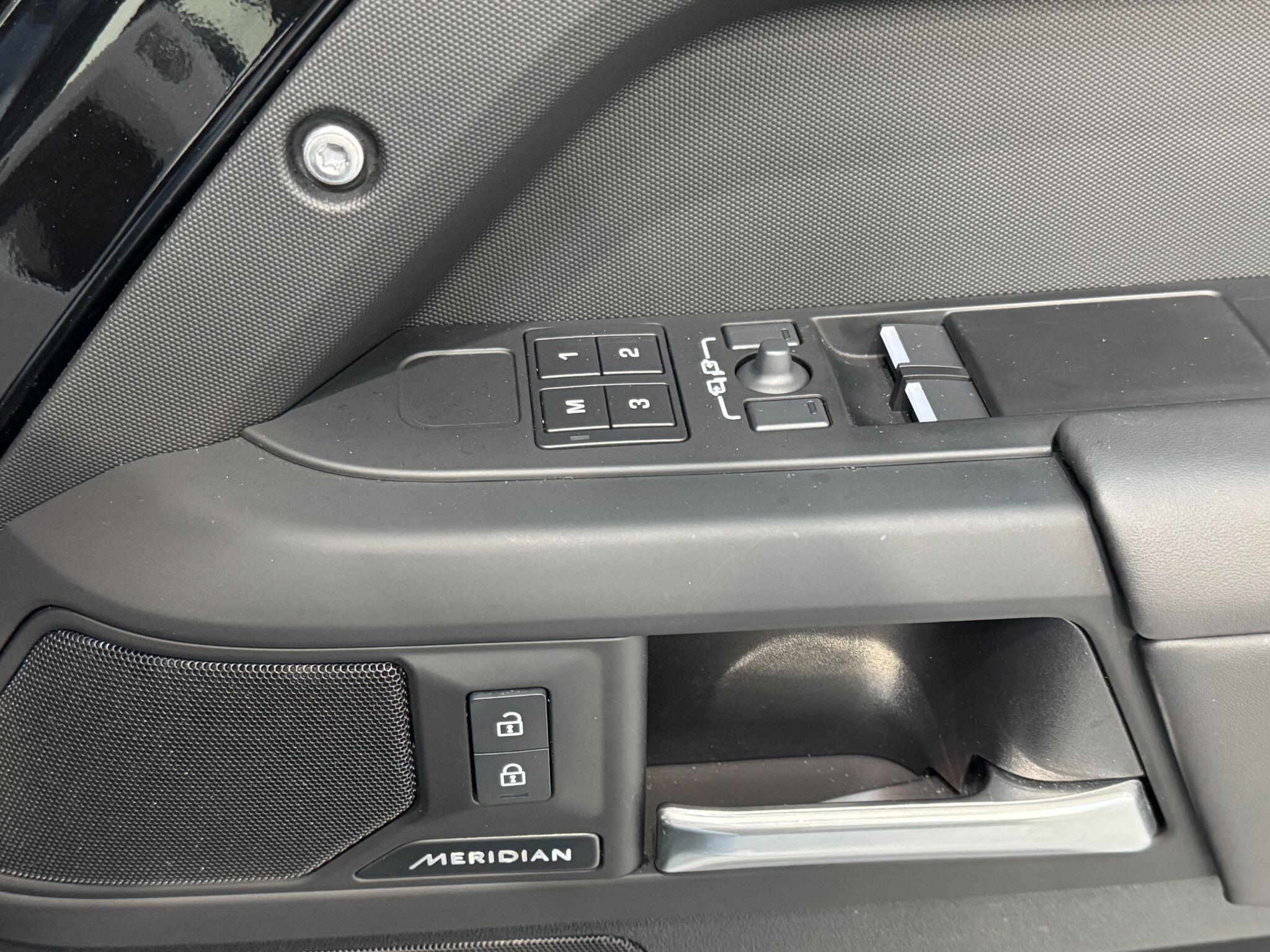 Land Rover Defender 110 - Image 43