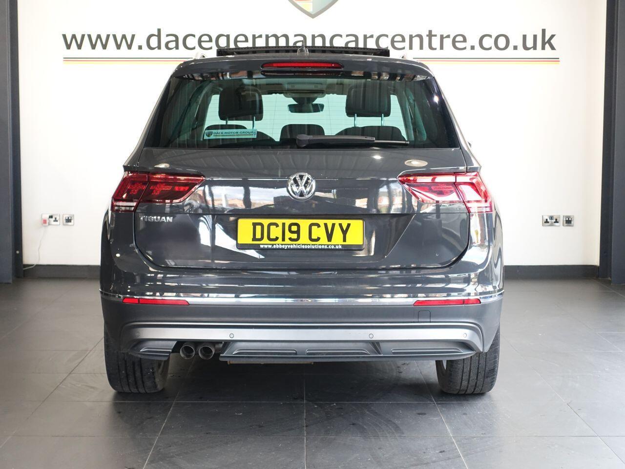 Volkswagen Tiguan - Image 10