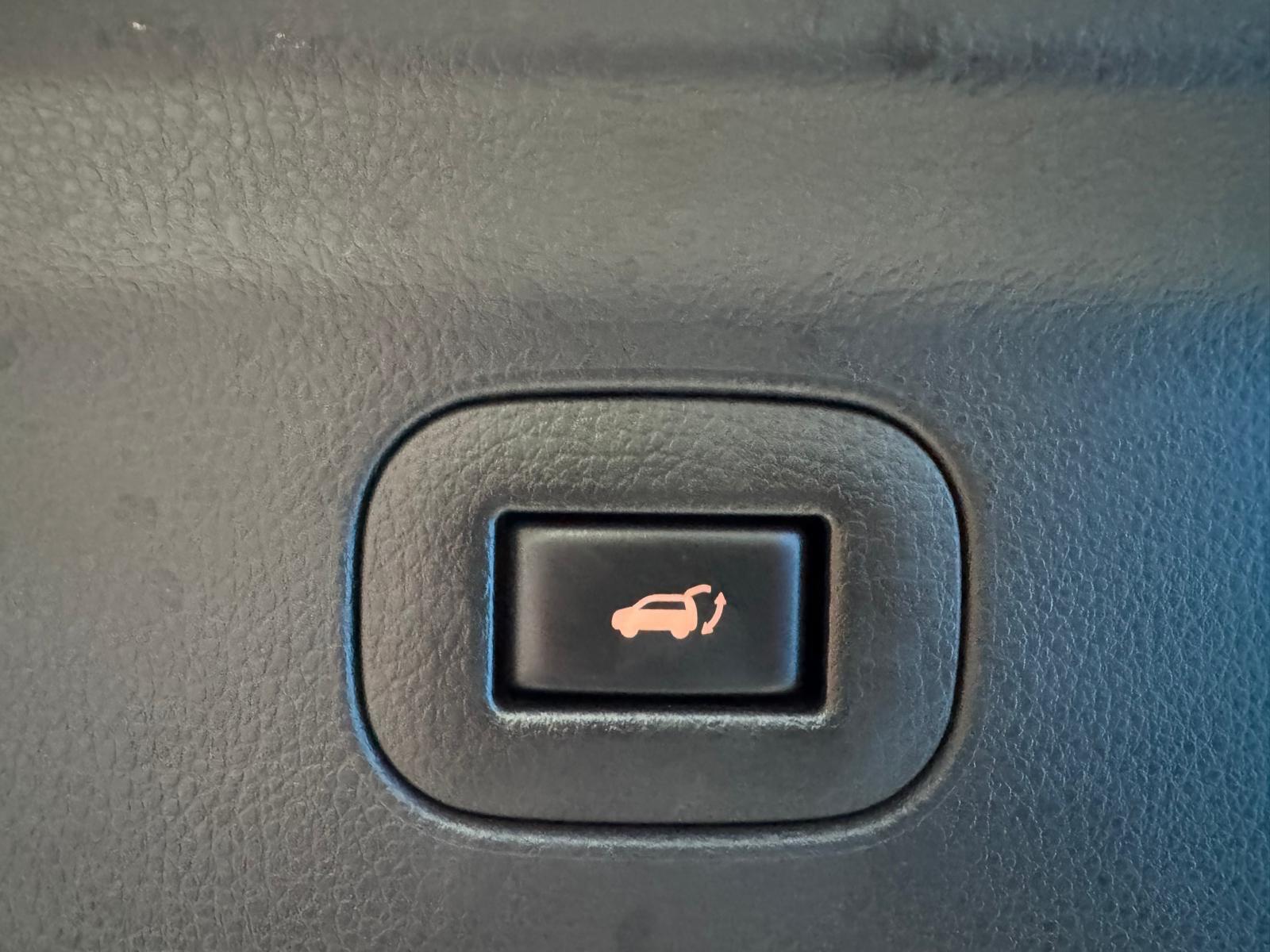 Nissan Elgrand - Image 40