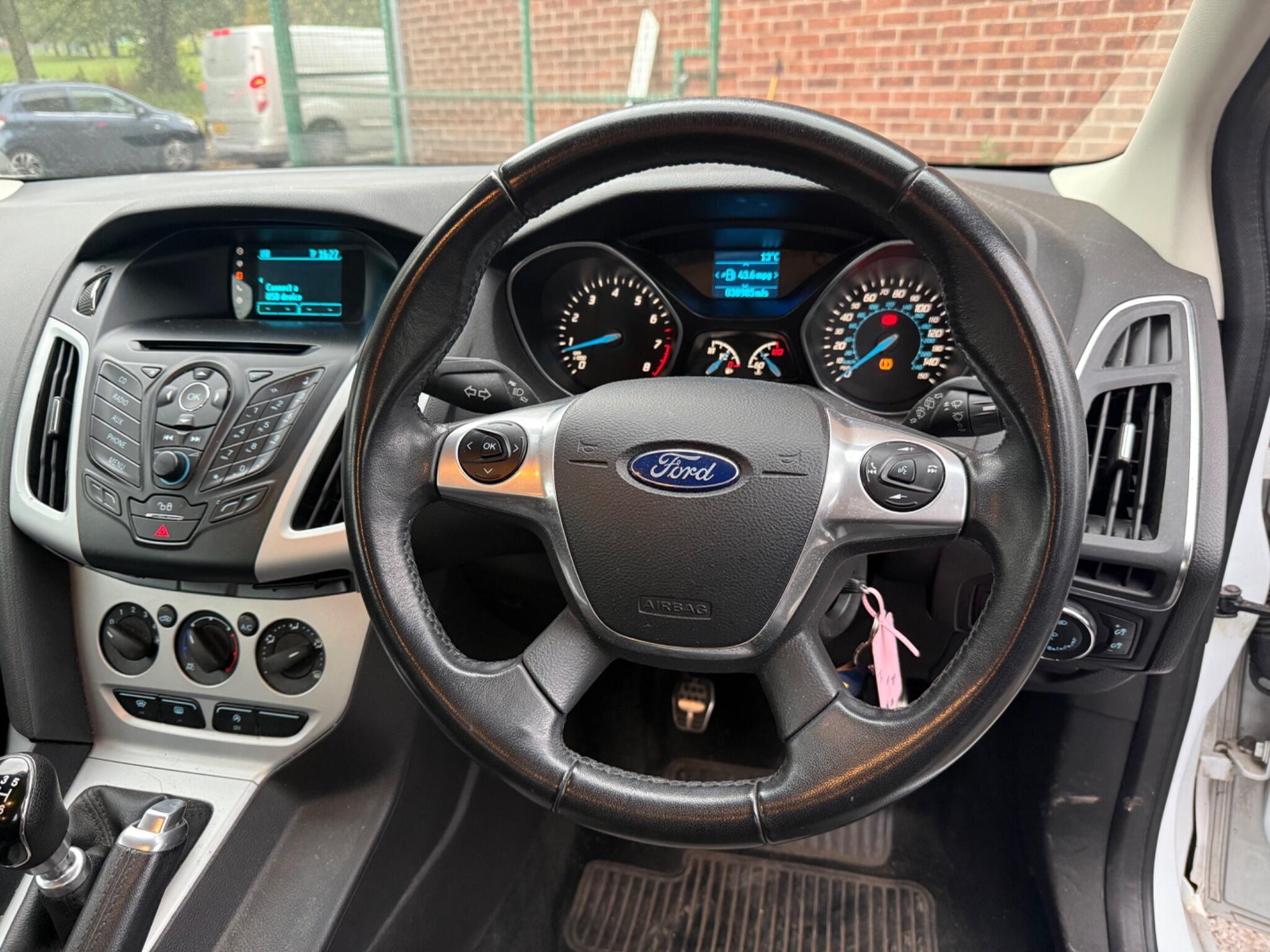 Ford Focus - Image 15