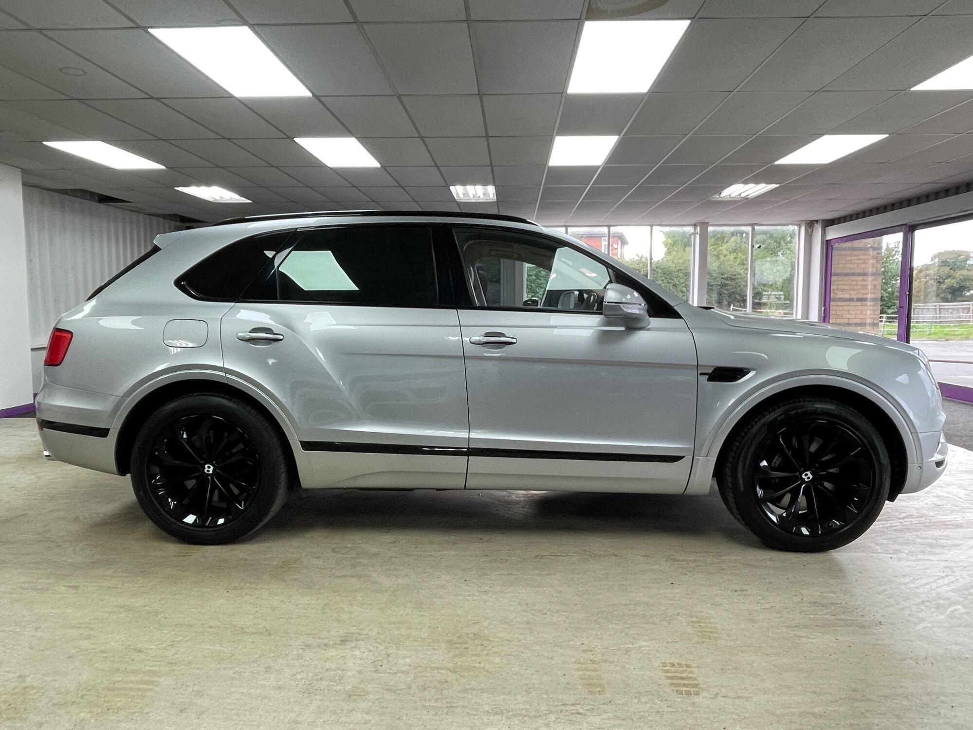 Bentley Bentayga - Image 12