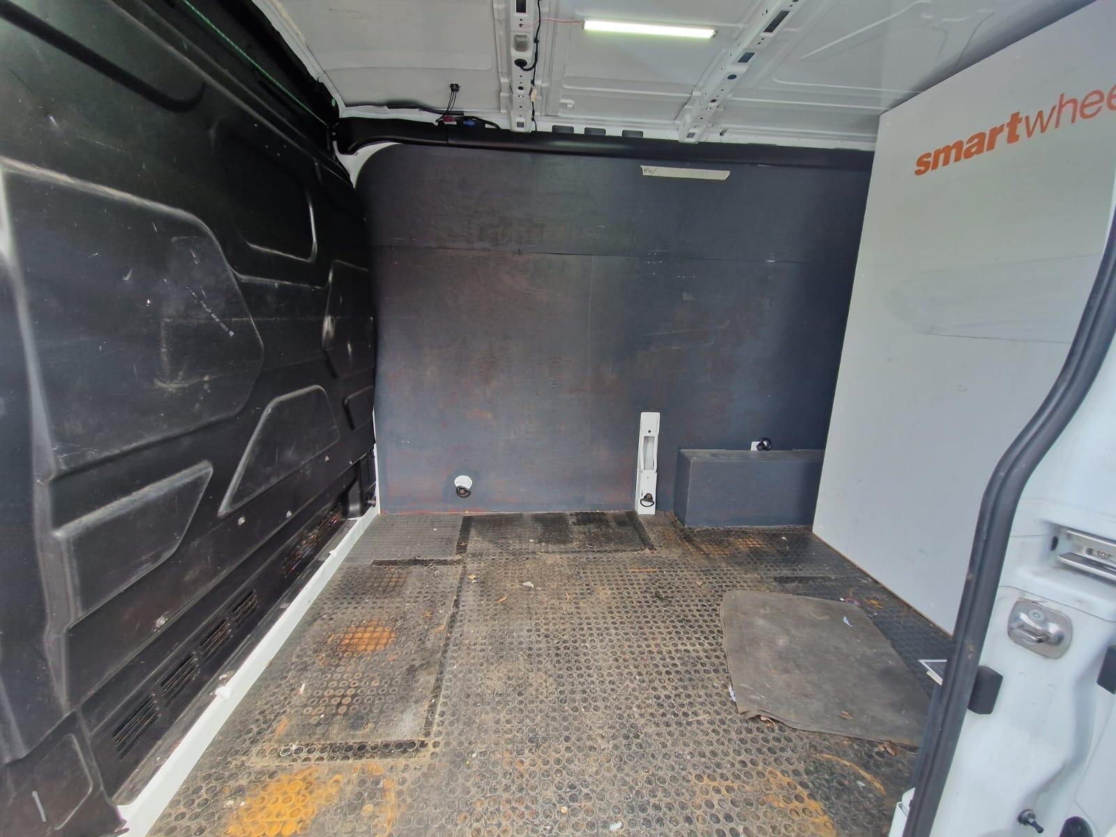 Ford Transit - Image 25