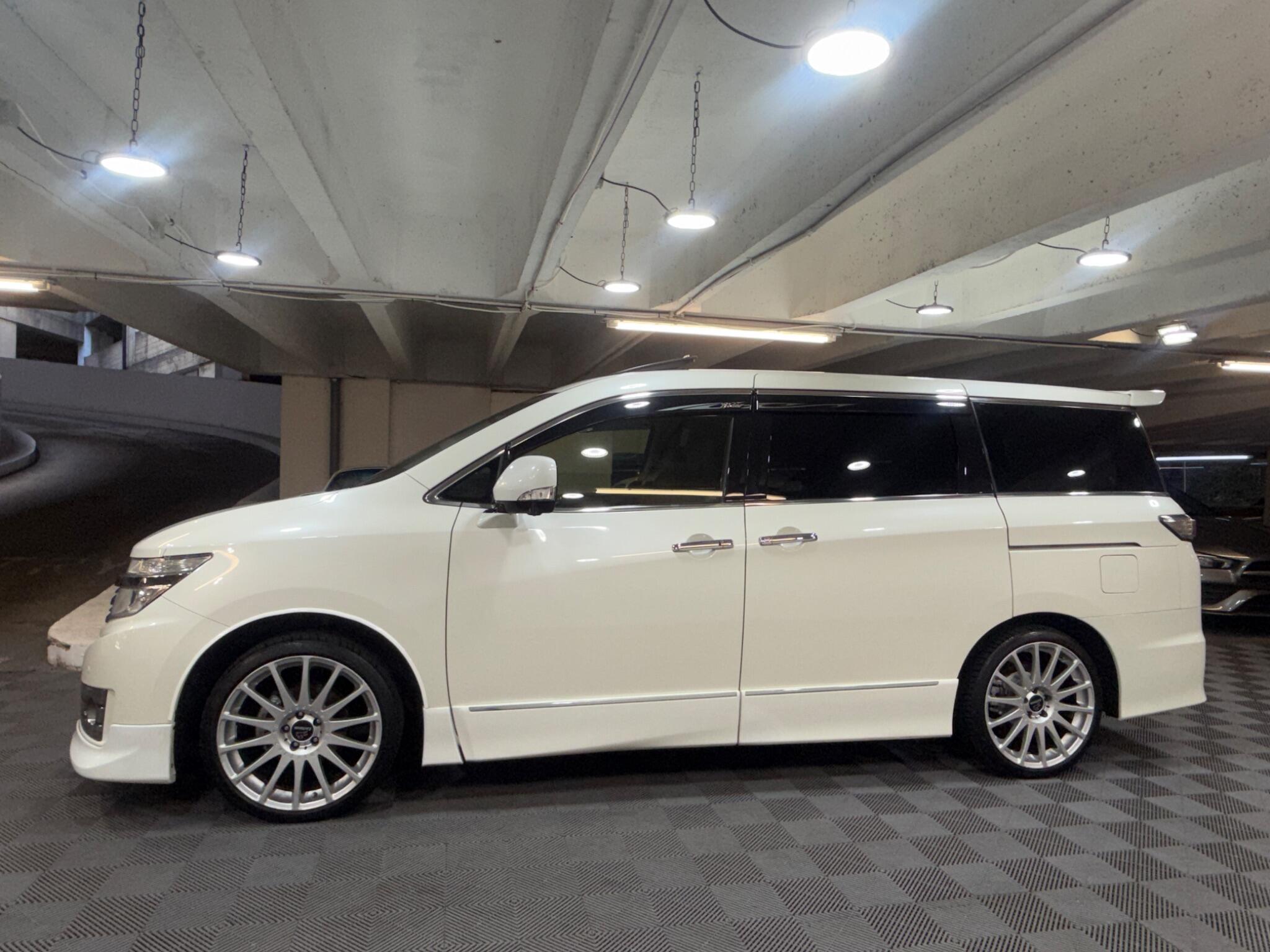 Nissan Elgrand - Image 3