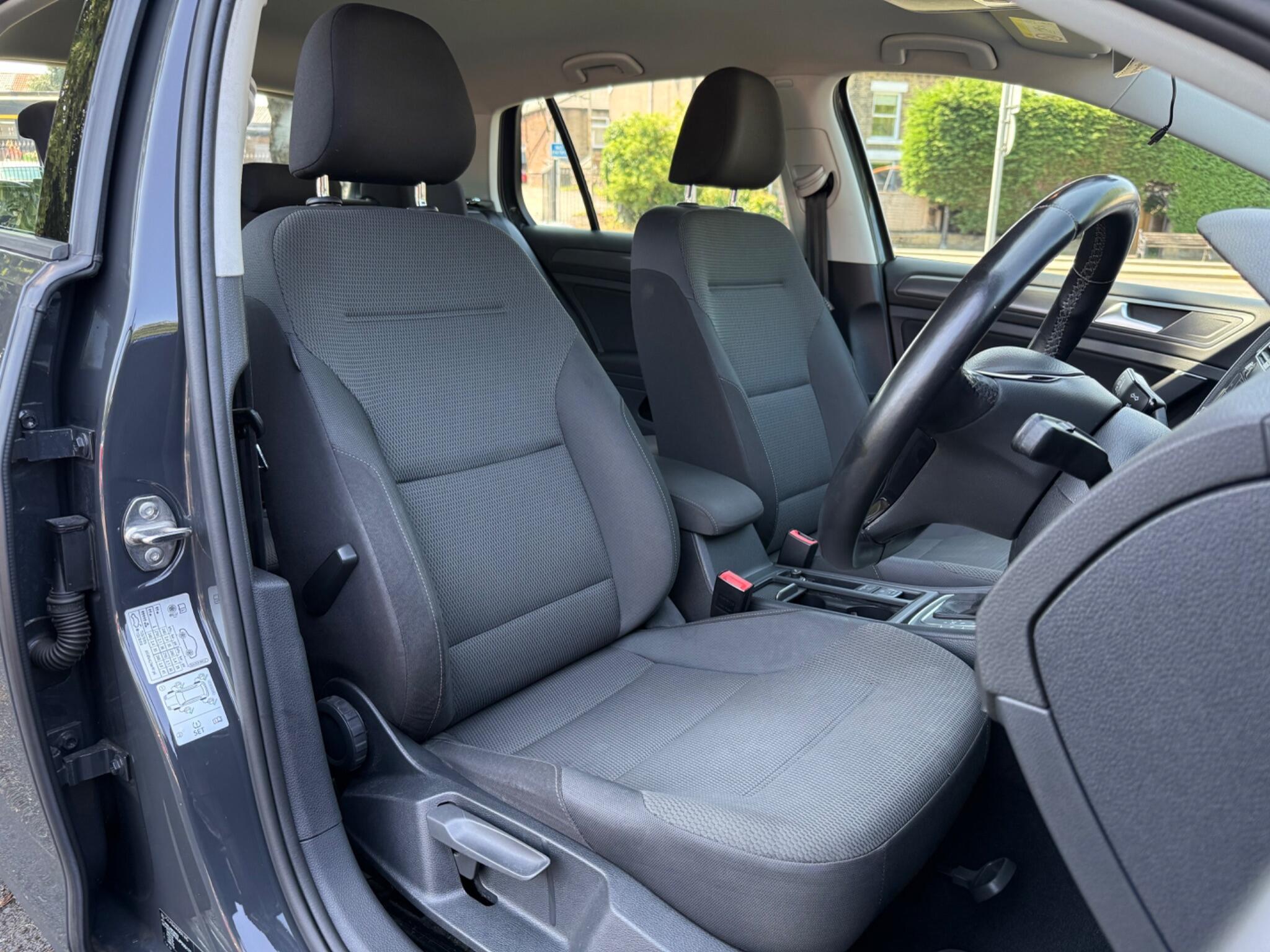 Volkswagen Golf - Image 13
