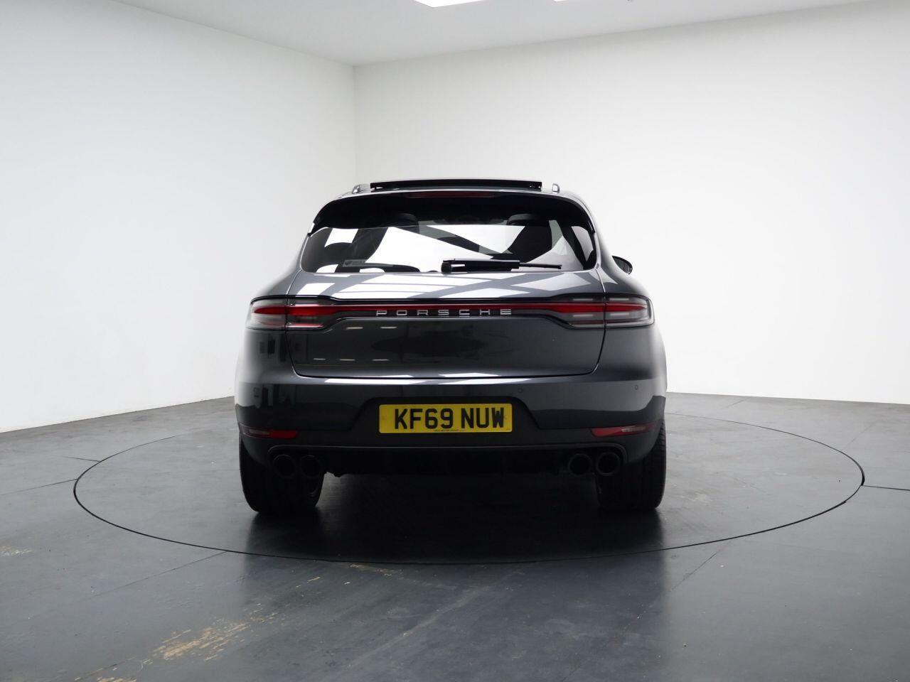 Porsche Macan - Image 11