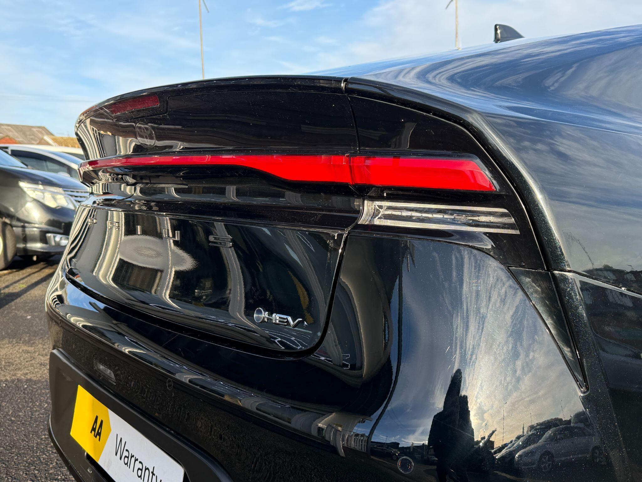 Toyota Prius - Image 24