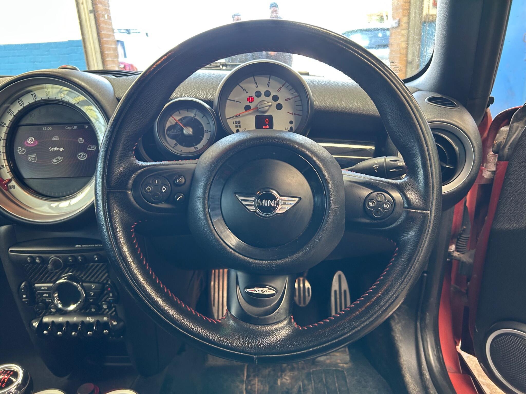 MINI Convertible - Image 9