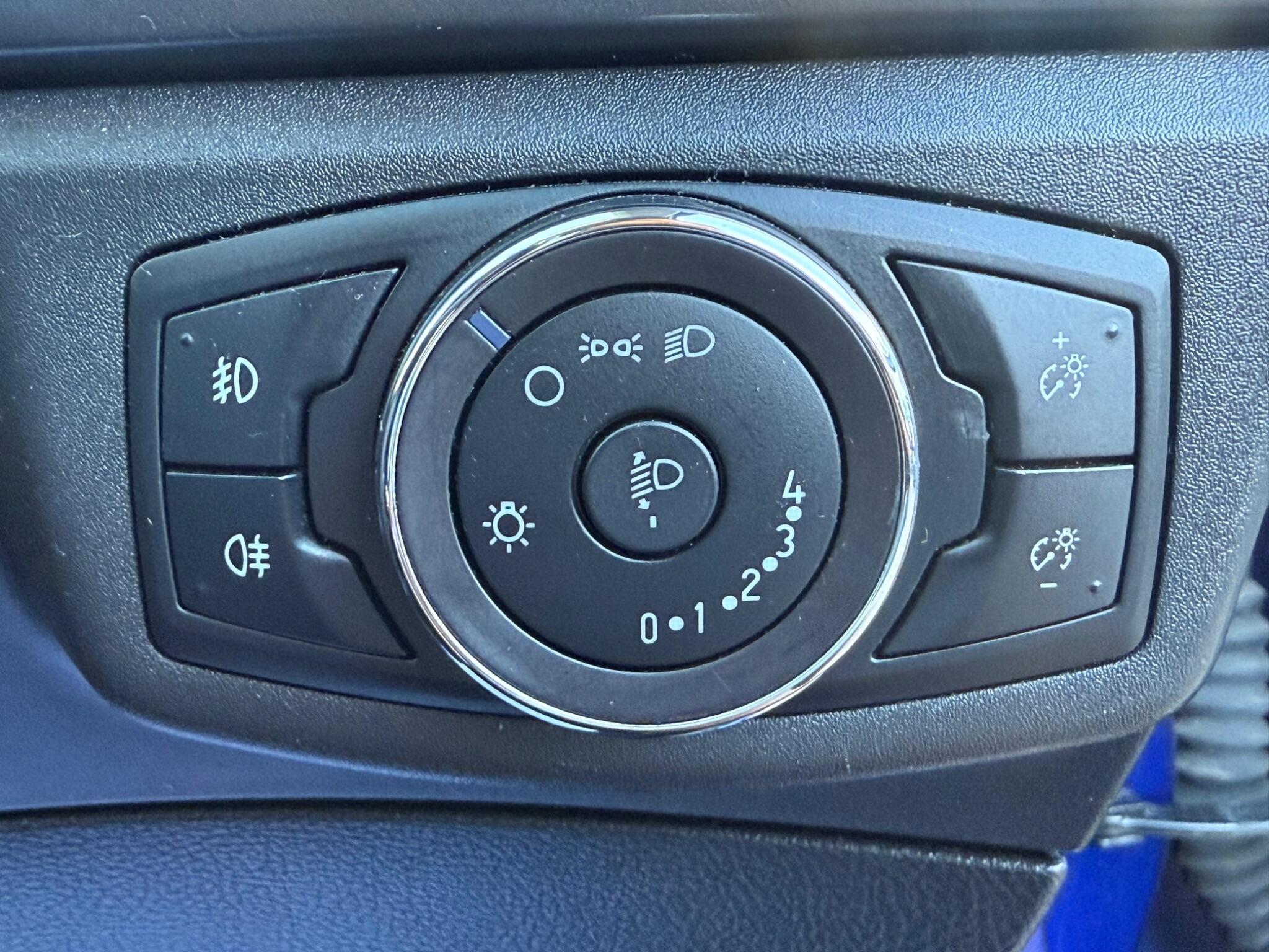 Ford Mondeo - Image 30