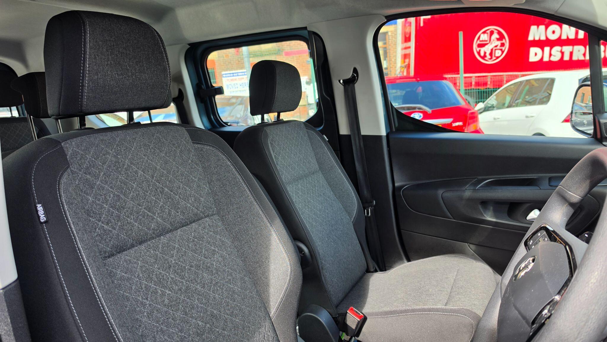 Vauxhall Combo Life Electric - Image 12