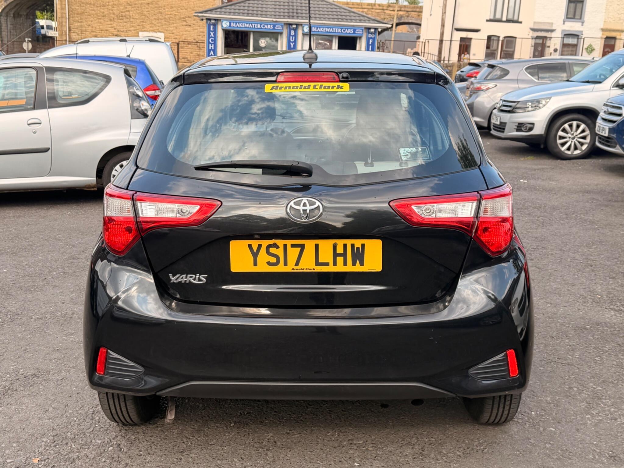 Toyota Yaris - Image 6