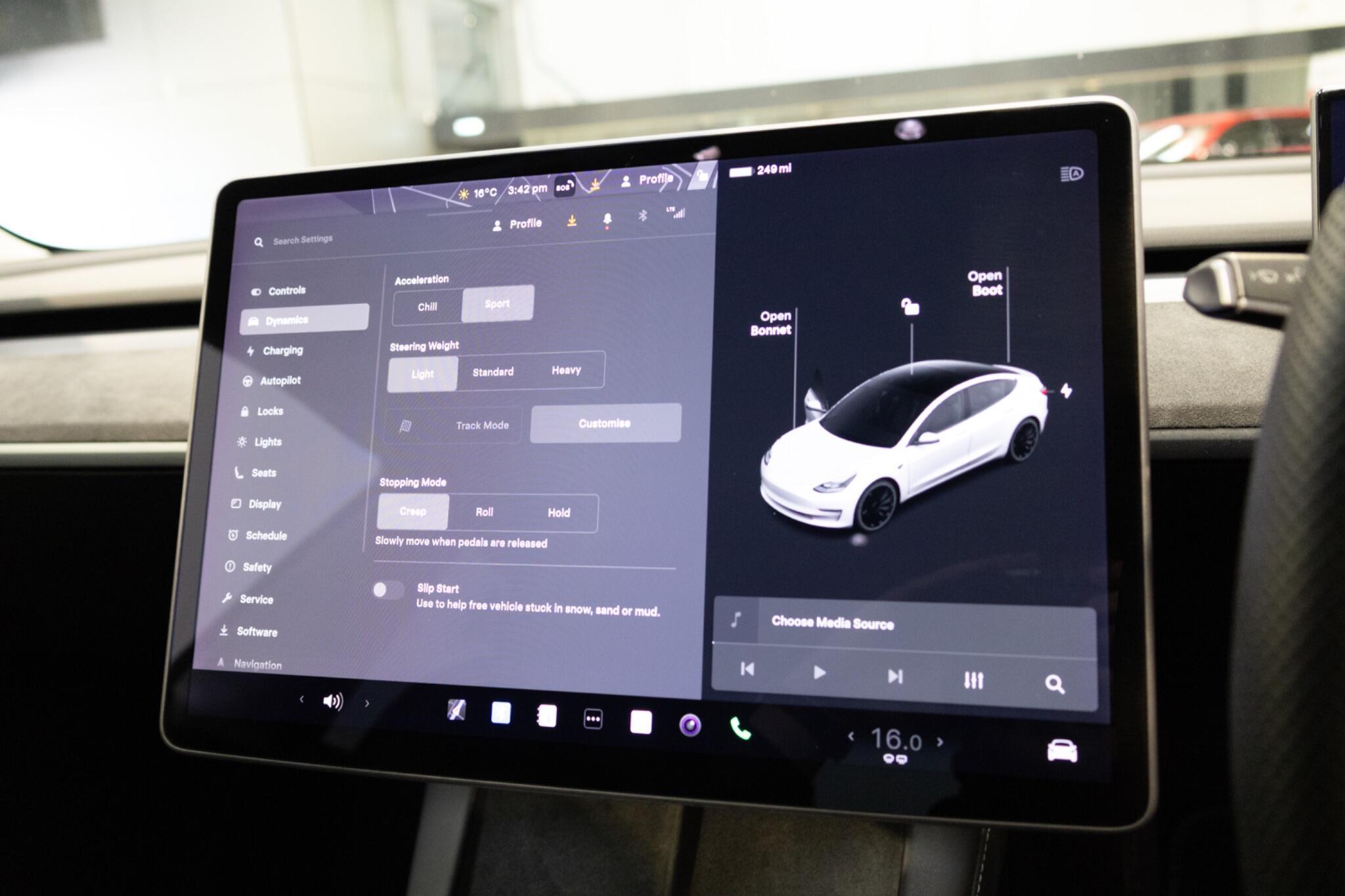 Tesla Model 3 - Image 12