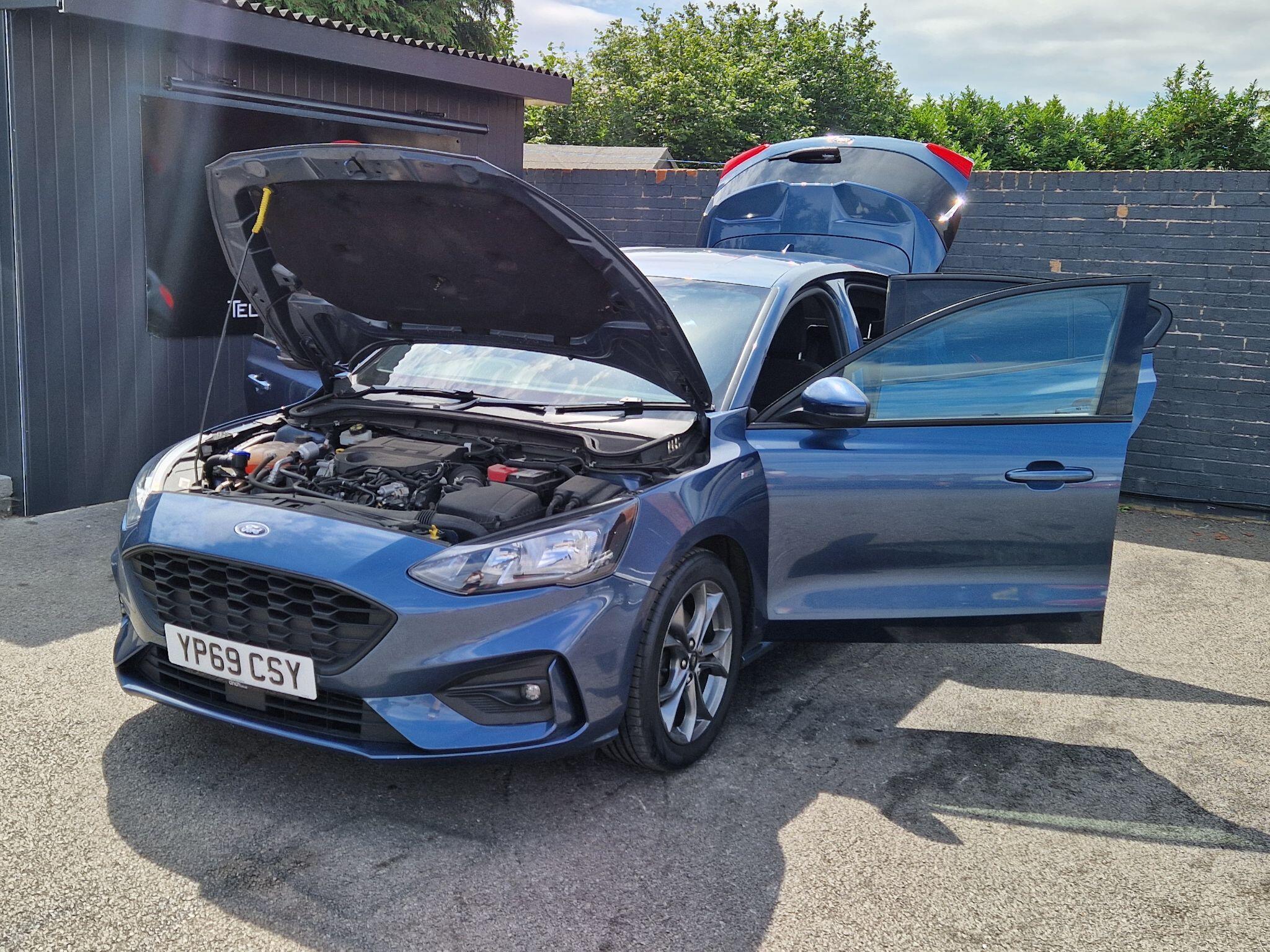 Ford Focus - Image 14