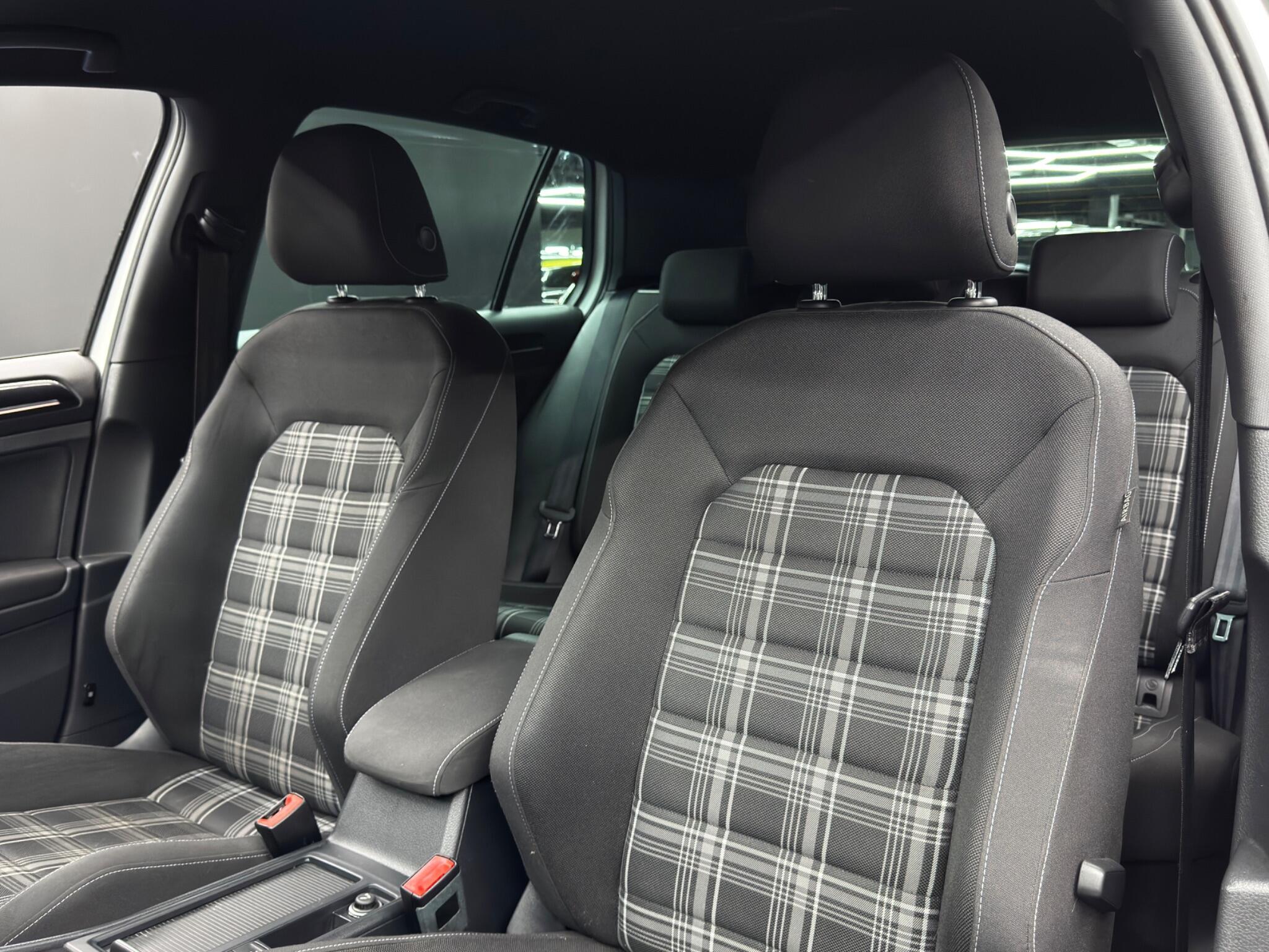 Volkswagen Golf - Image 14