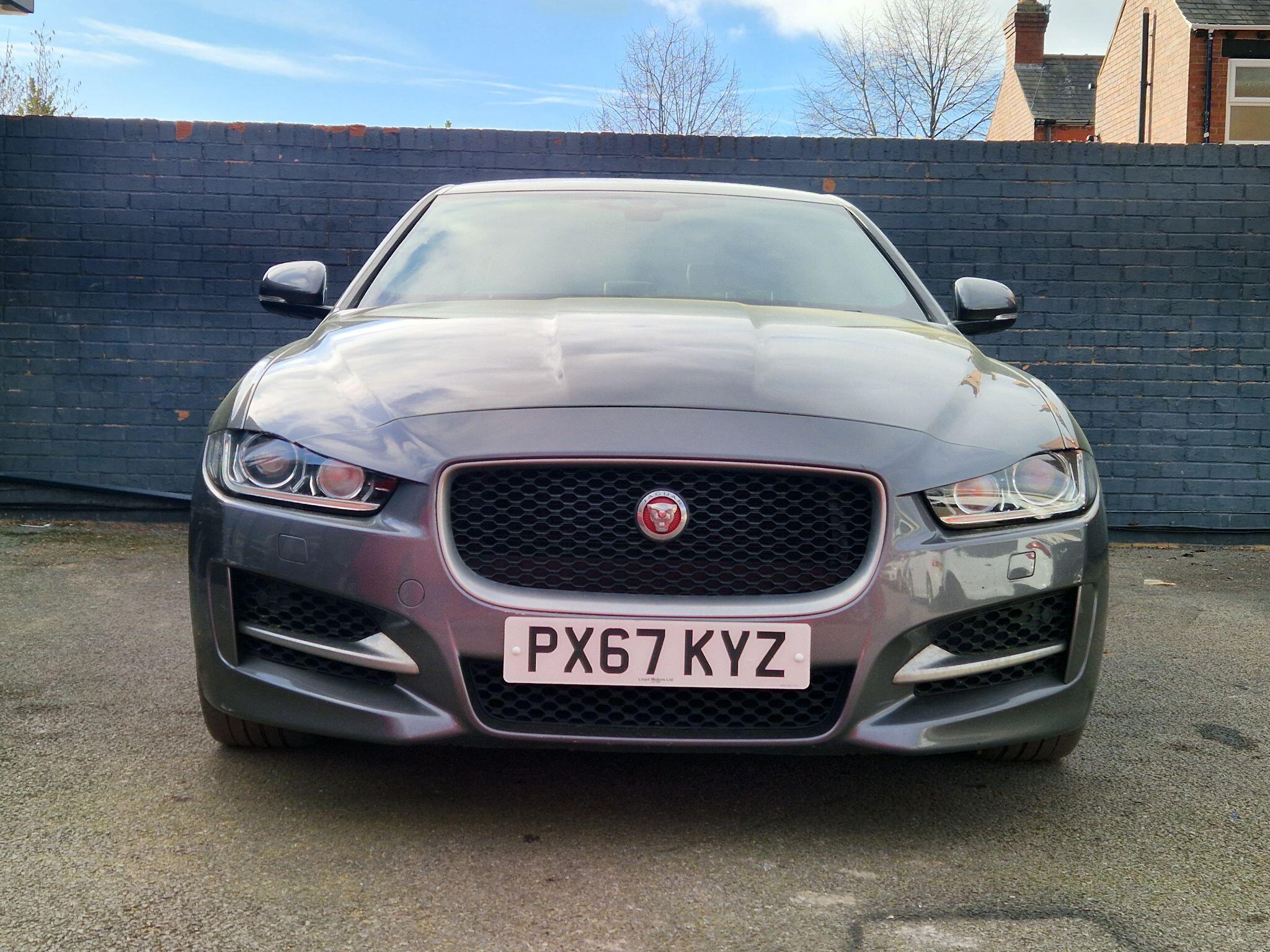 Jaguar XE - Image 17