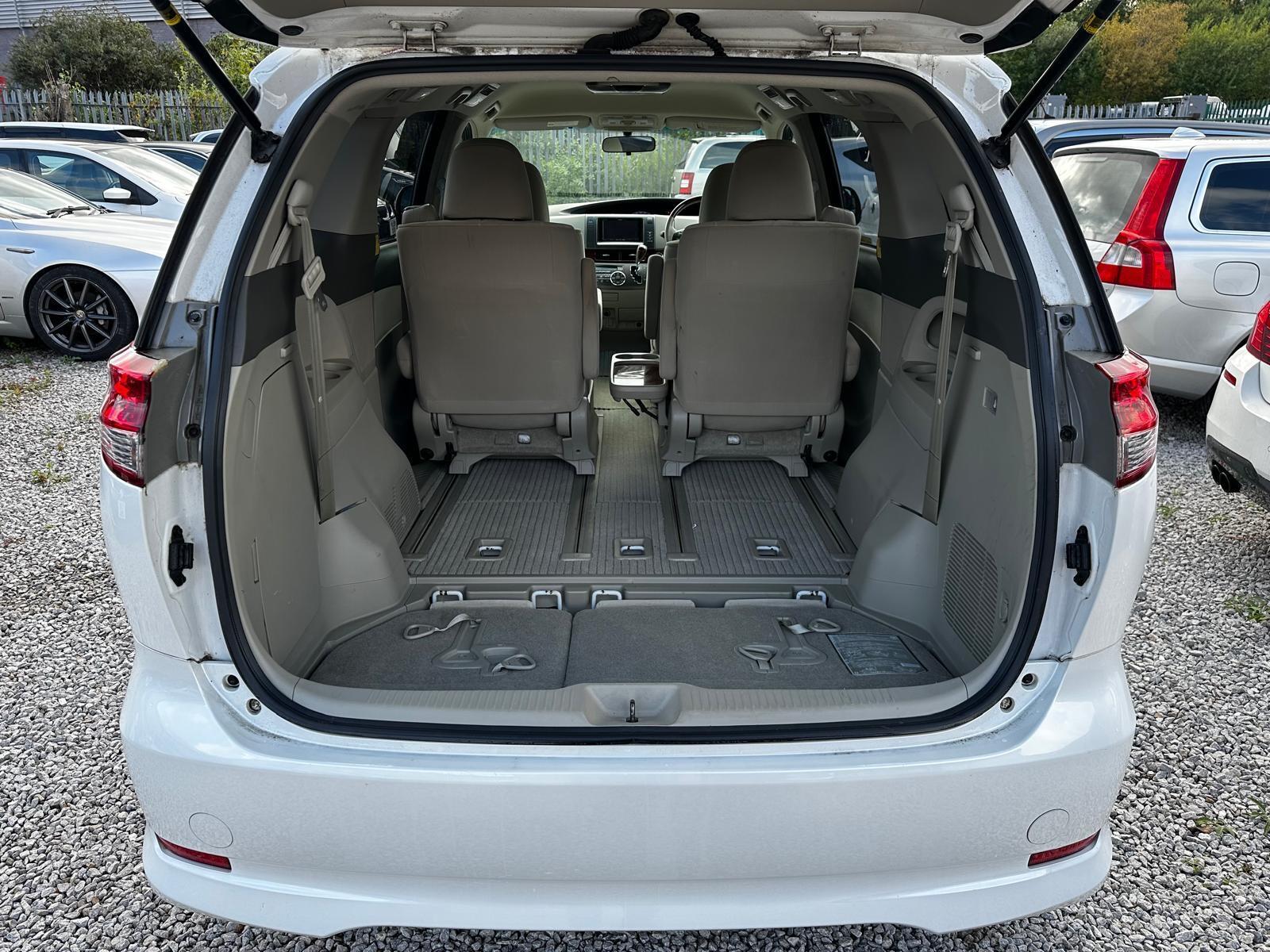 Toyota Estima Aeras G - Image 13
