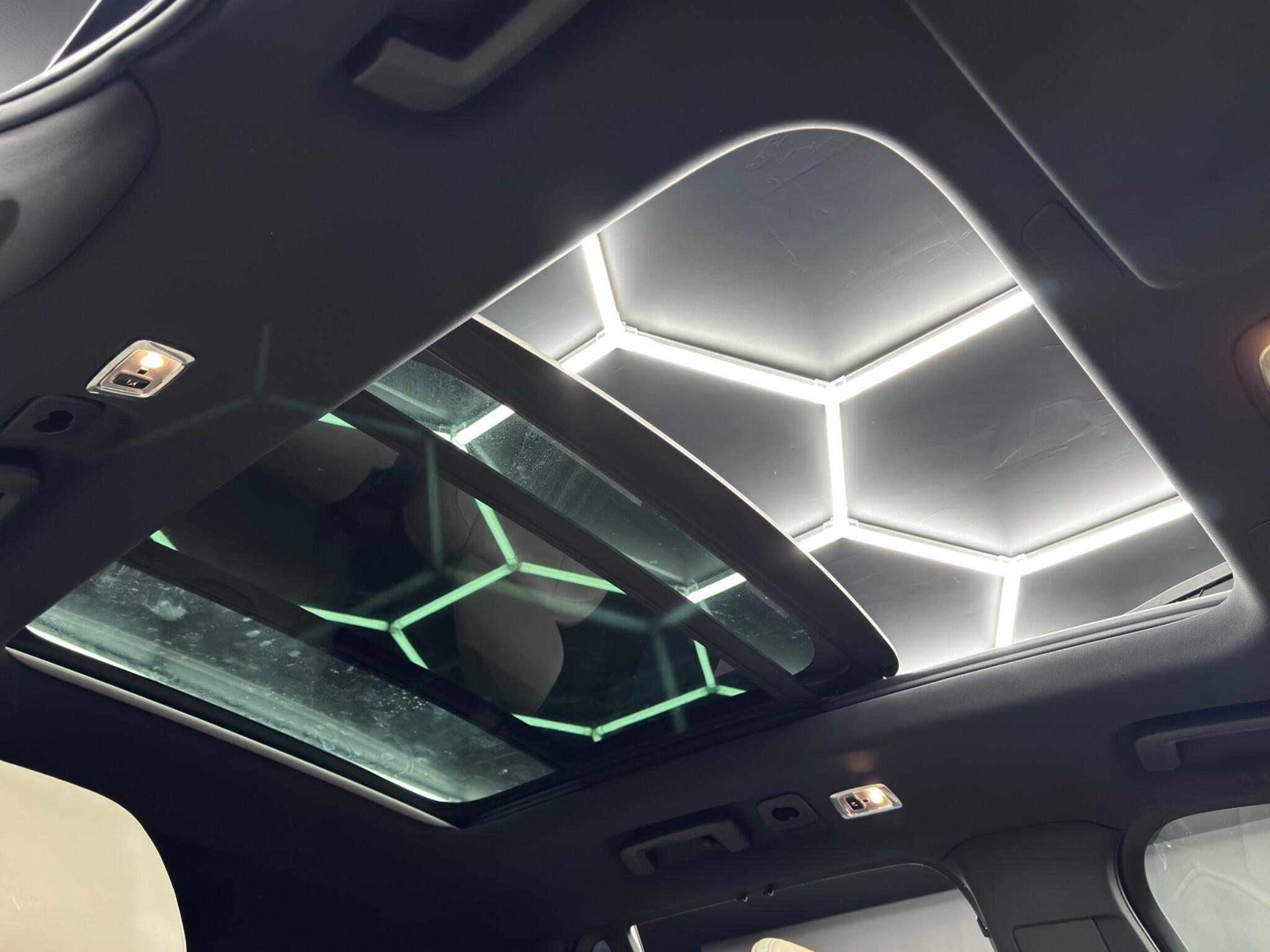 Volvo XC90 - Image 40