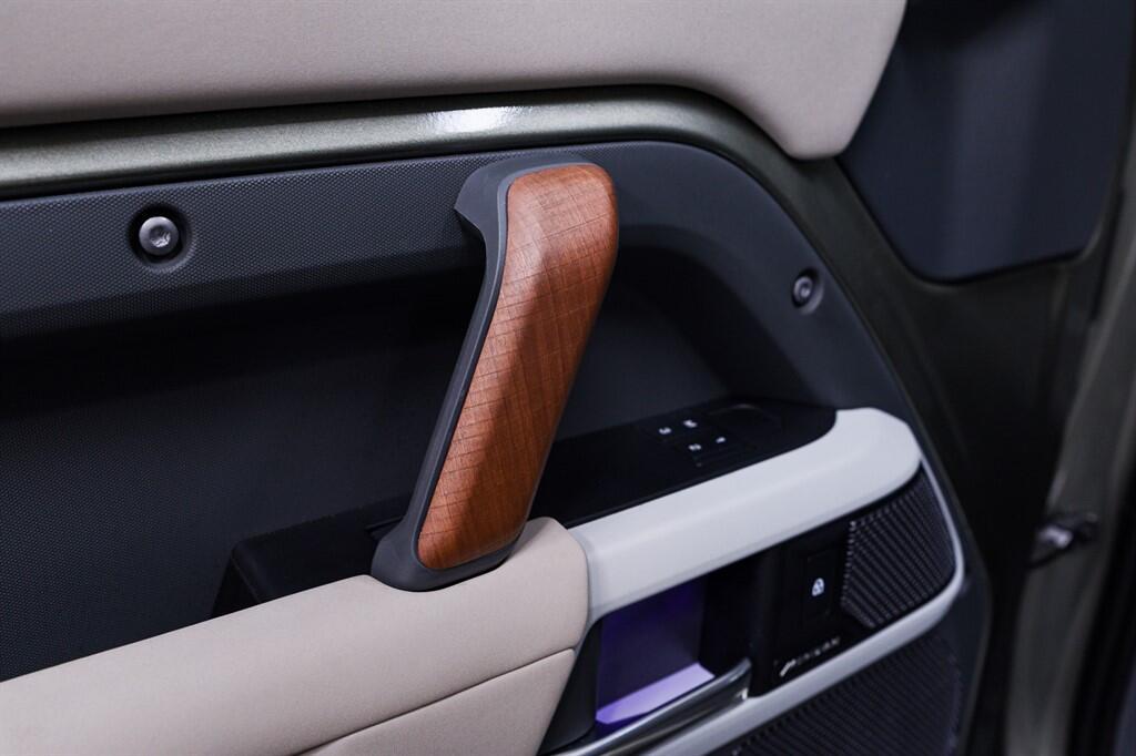 Land Rover Defender 110 - Image 14