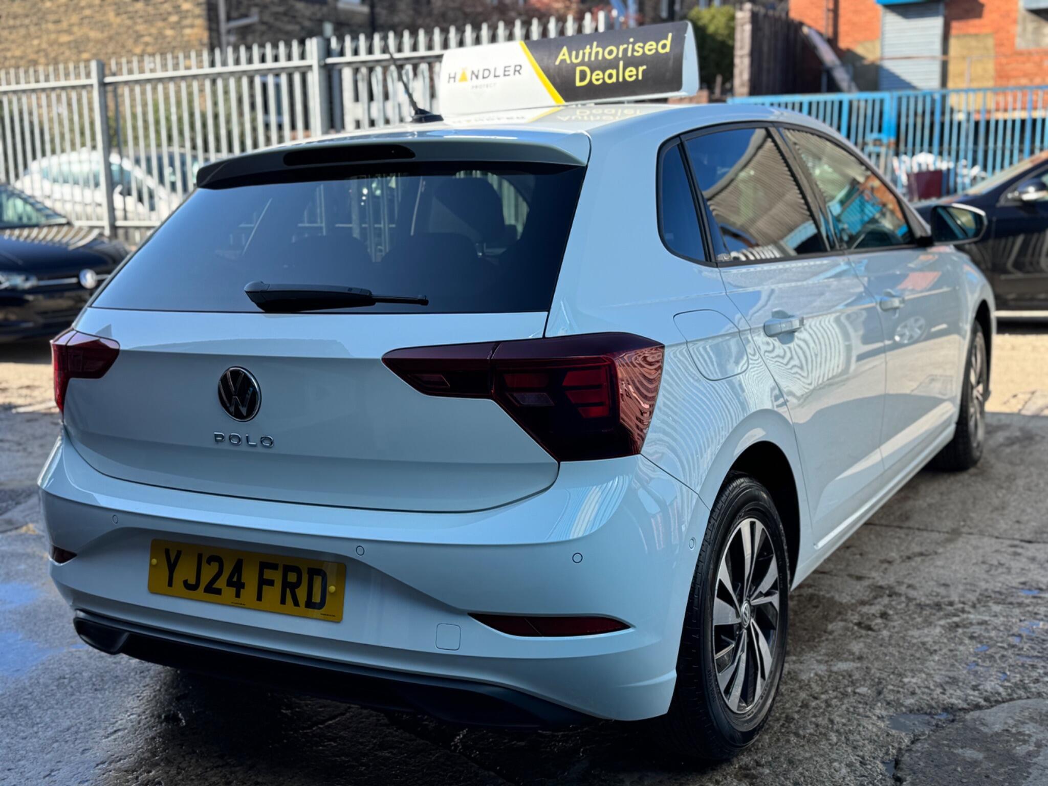 Volkswagen Polo - Image 8