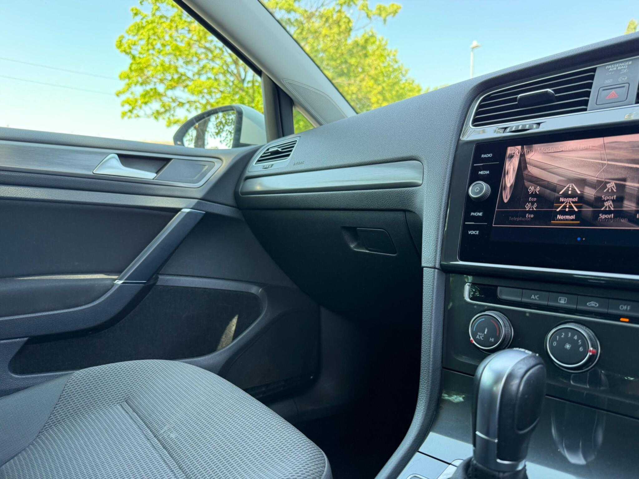 Volkswagen Golf - Image 12