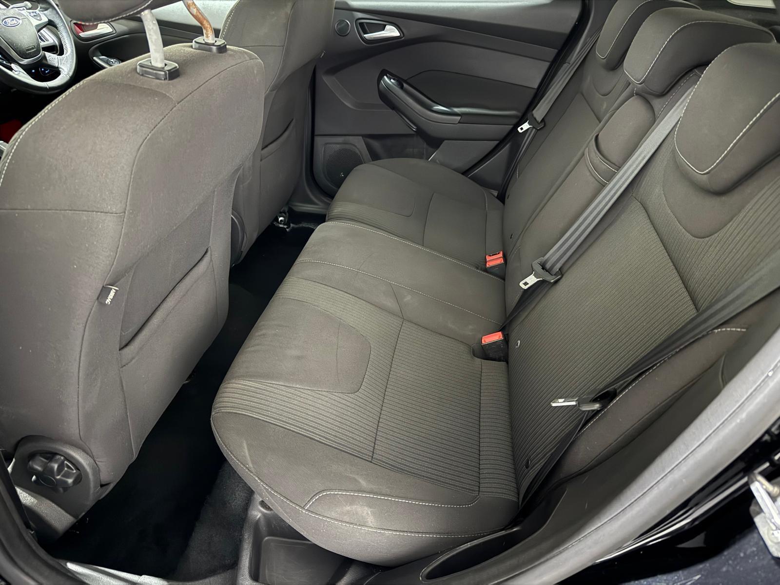 Ford Focus - Image 14