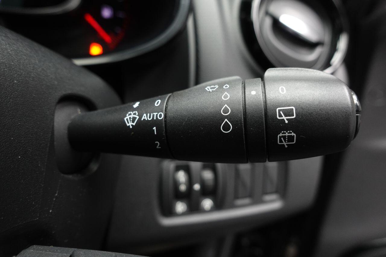 Renault Clio - Image 33