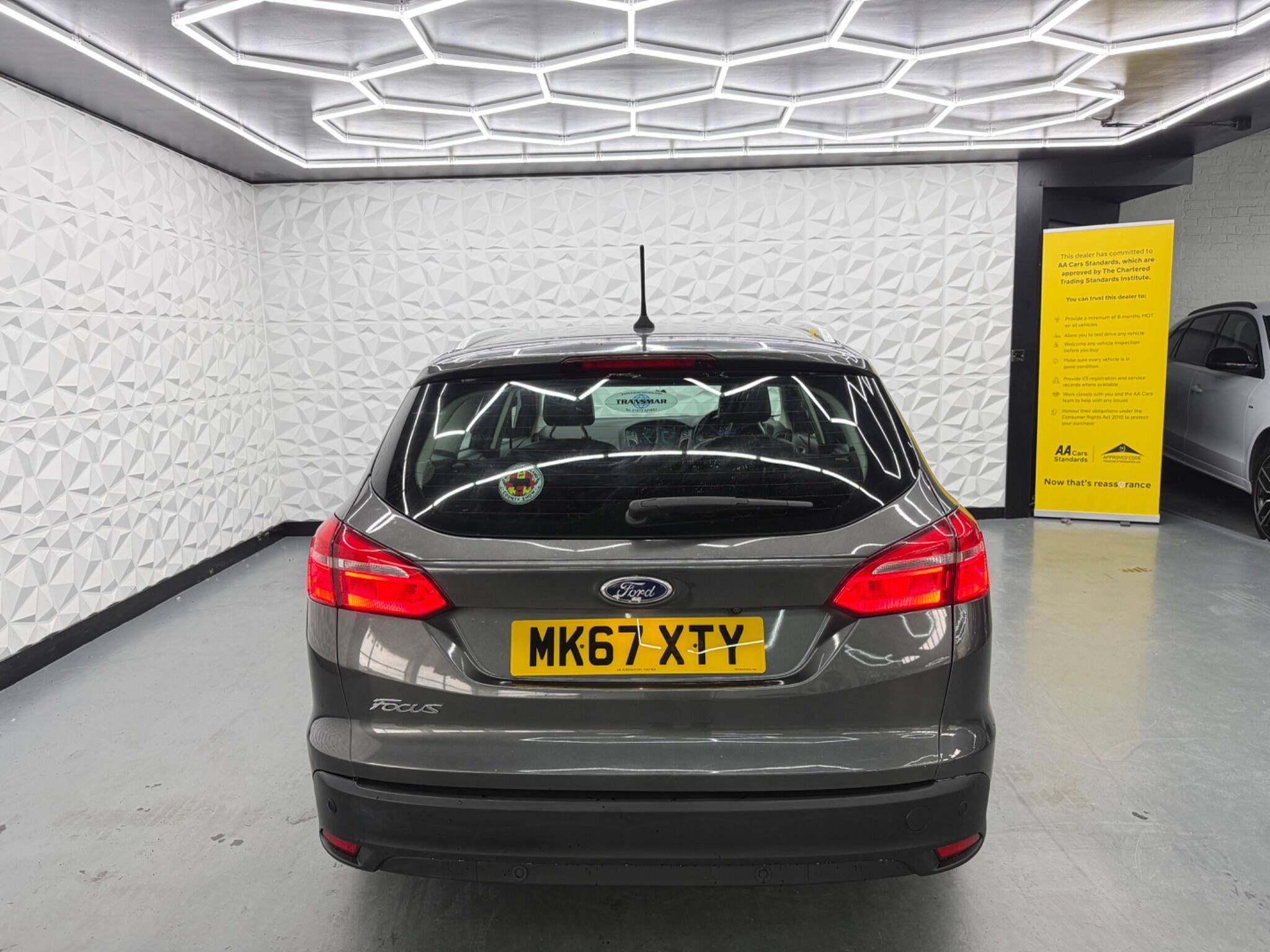 Ford Focus - Image 13