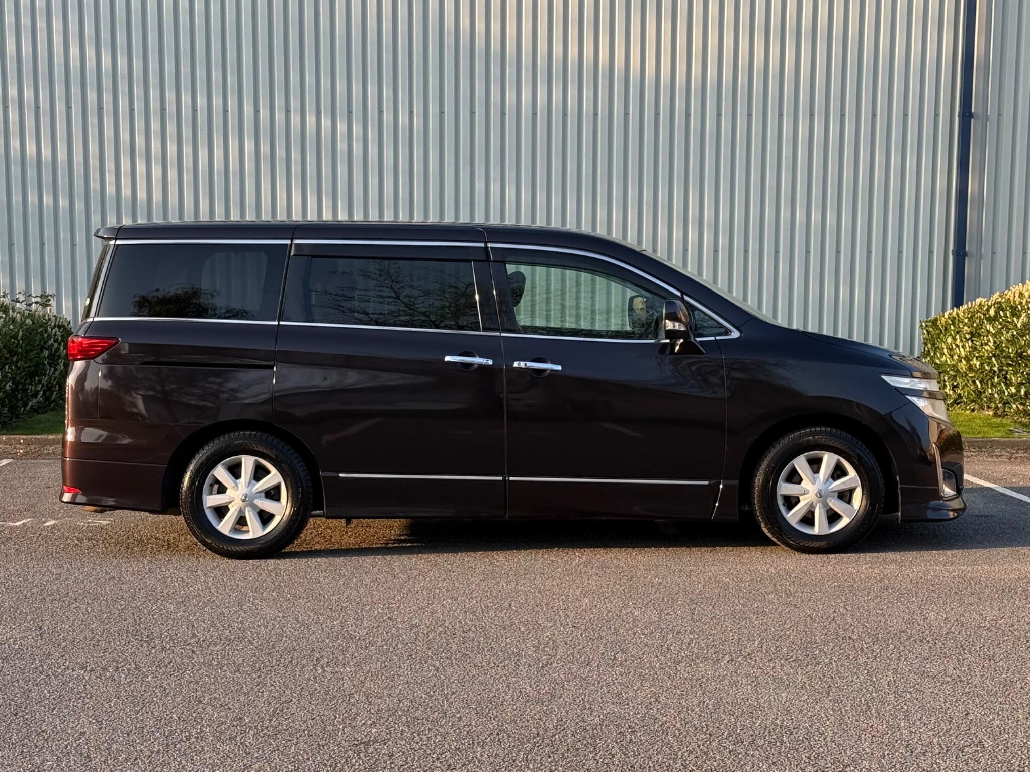 Nissan Elgrand - Image 9