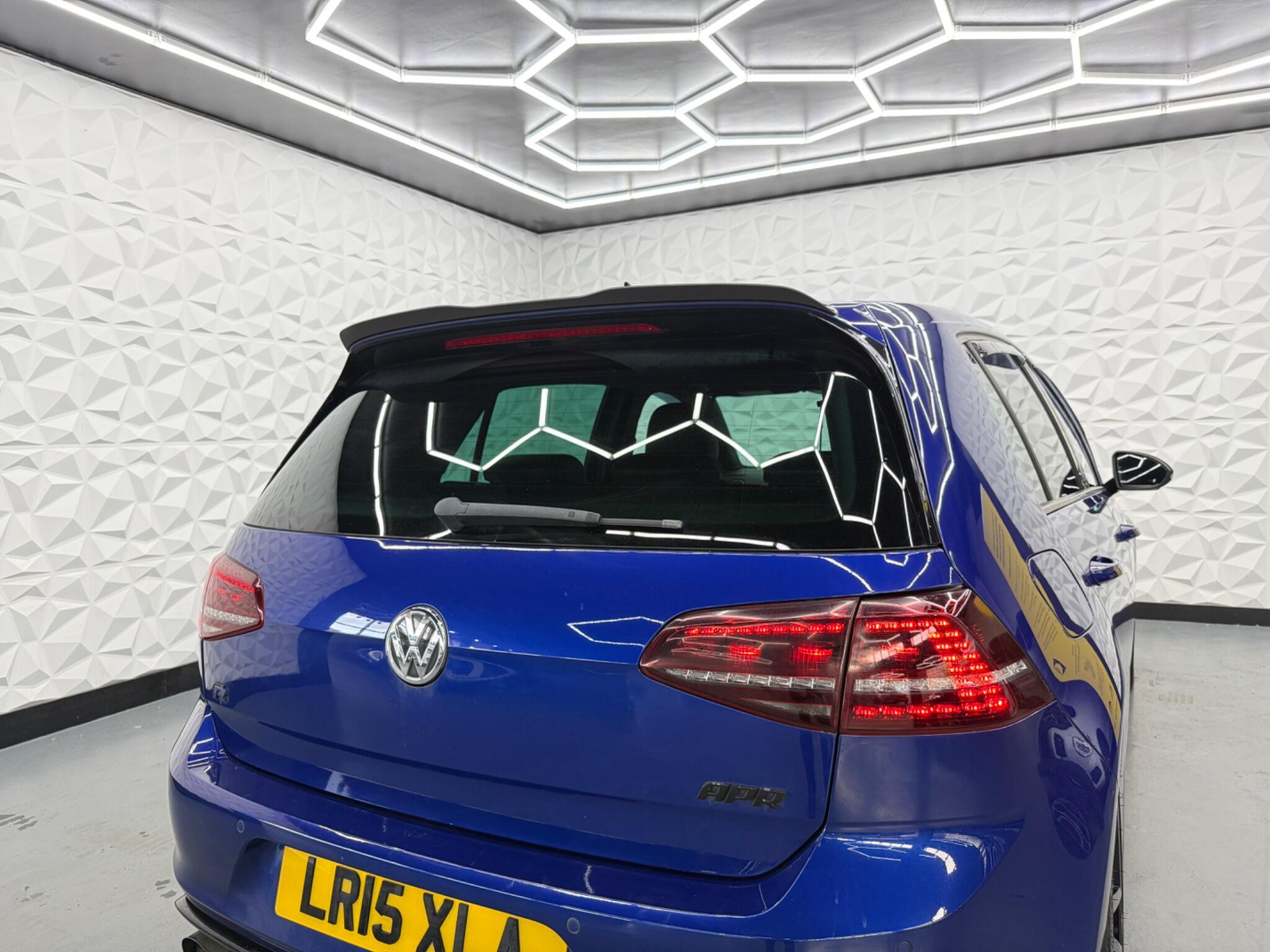 Volkswagen Golf - Image 20