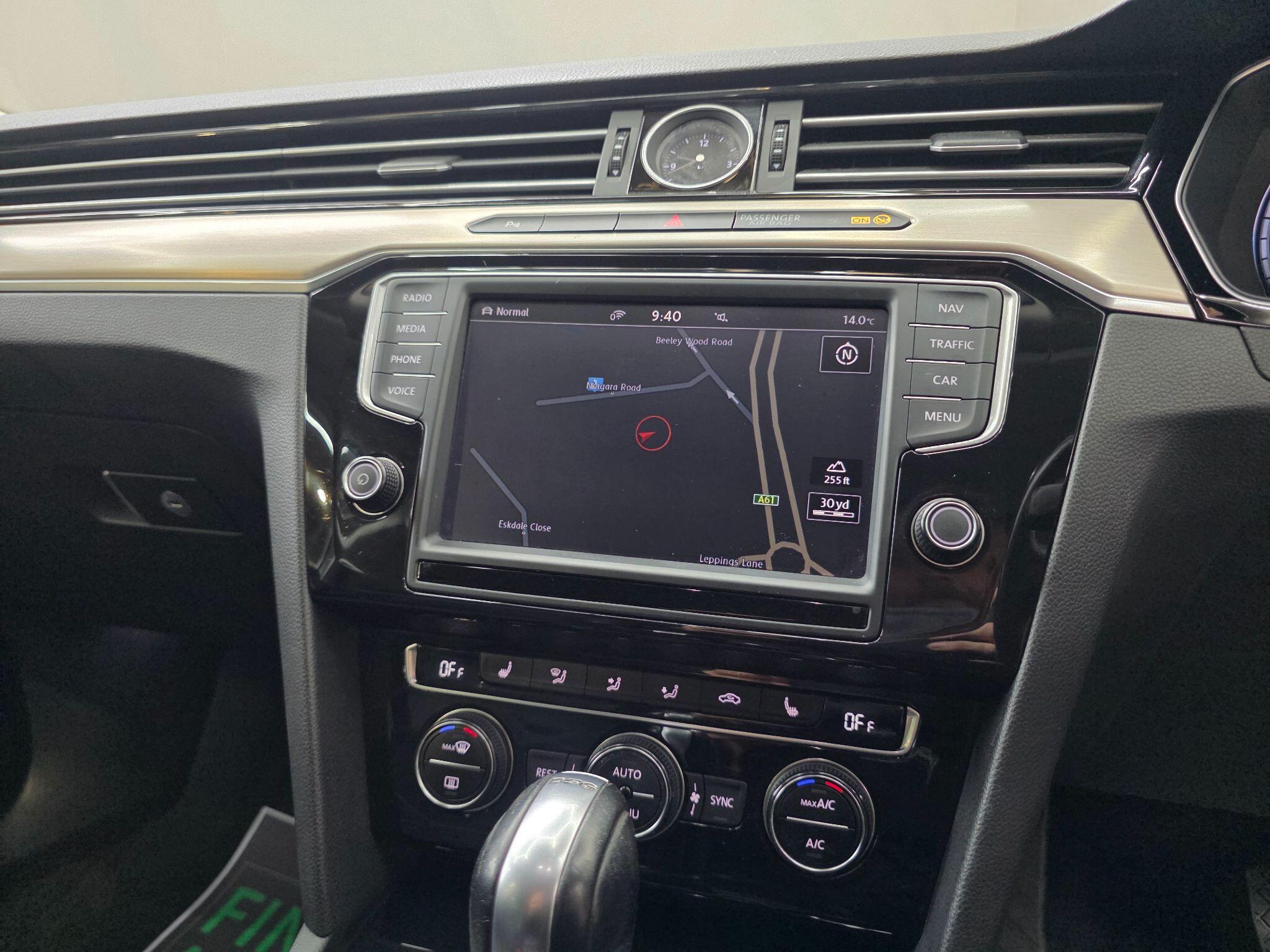 Volkswagen Passat - Image 16
