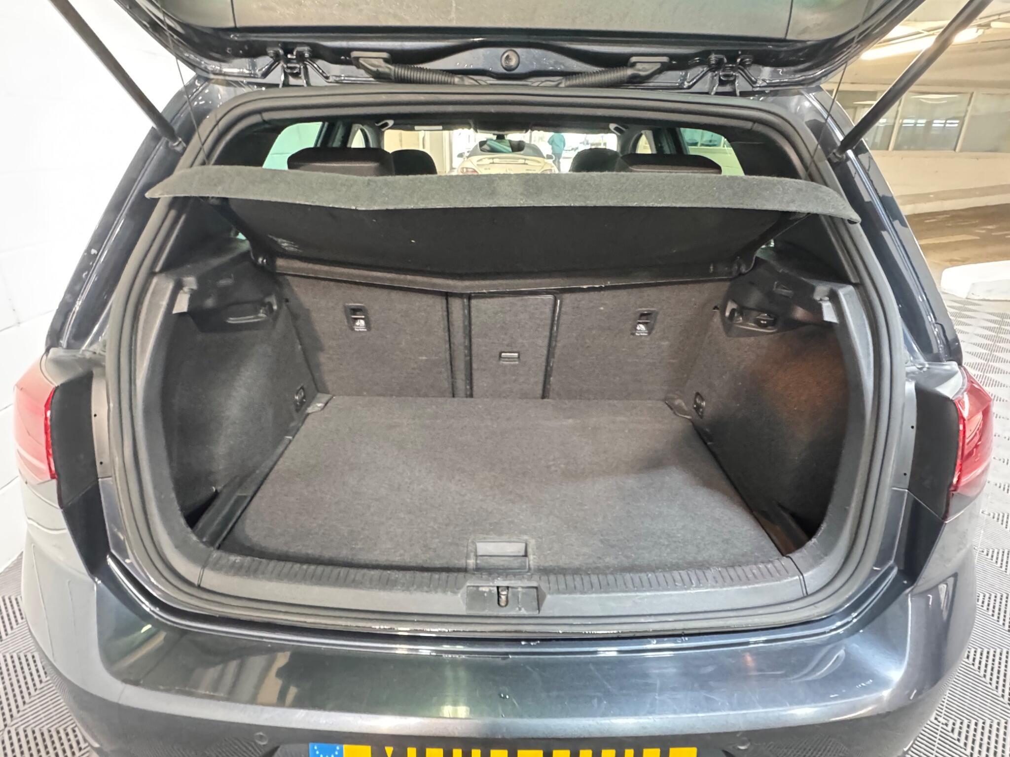 Volkswagen Golf - Image 13