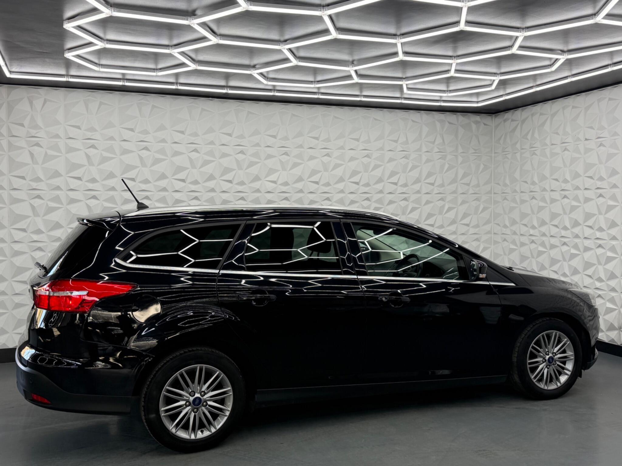 Ford Focus - Image 9