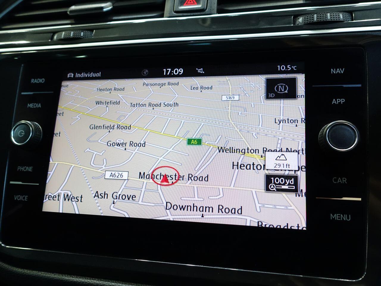 Volkswagen Tiguan - Image 29